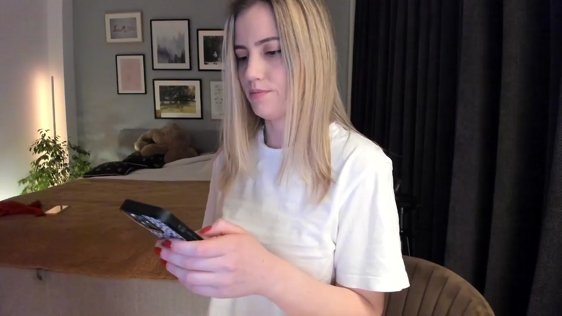 Gallery image thumbnail from happyendings_'s myfreecams stream on, 04/12/2024, 22:54 image 16 of 20