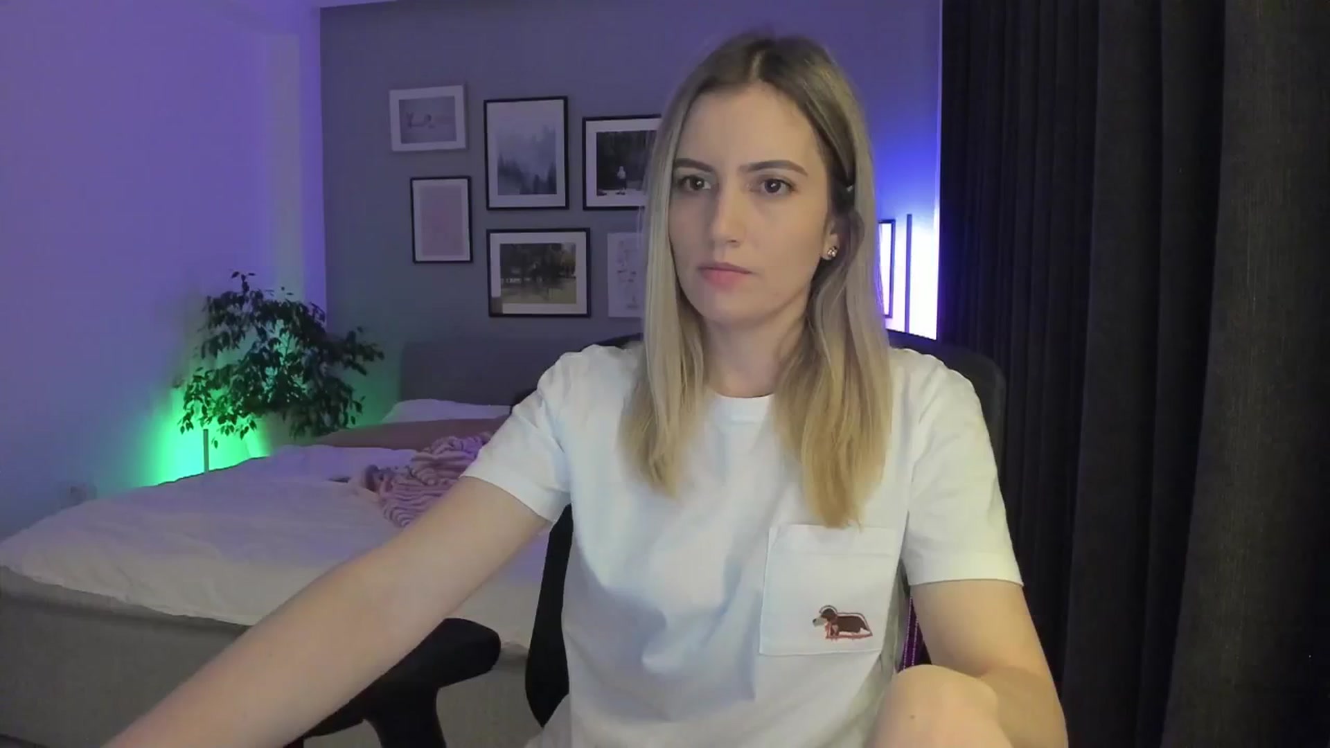 Gallery image thumbnail from happyendings_'s myfreecams stream on, 04/26/2024, 20:49 image 14 of 20
