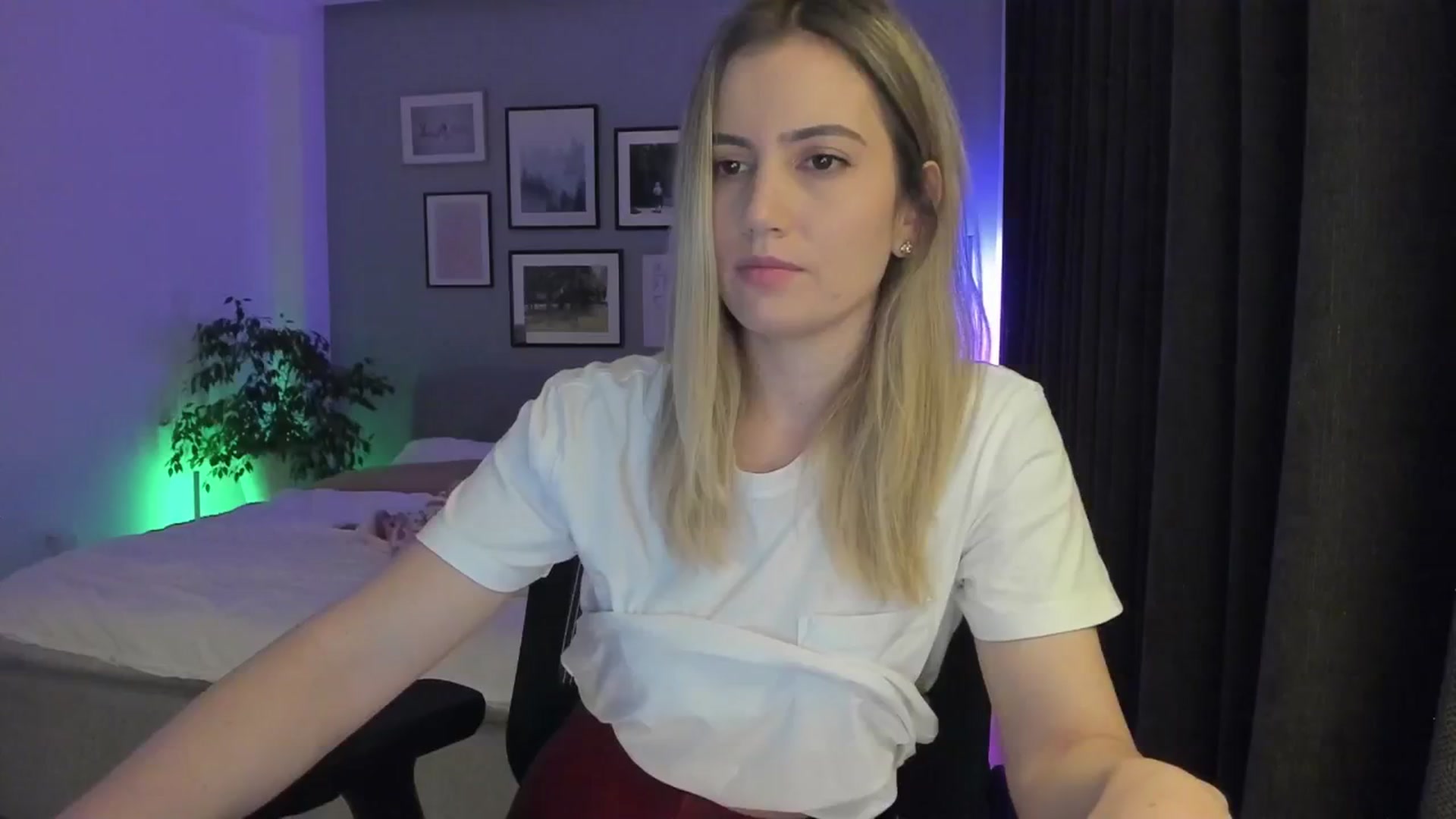 Gallery image thumbnail from happyendings_'s myfreecams stream on, 04/26/2024, 20:49 image 17 of 20