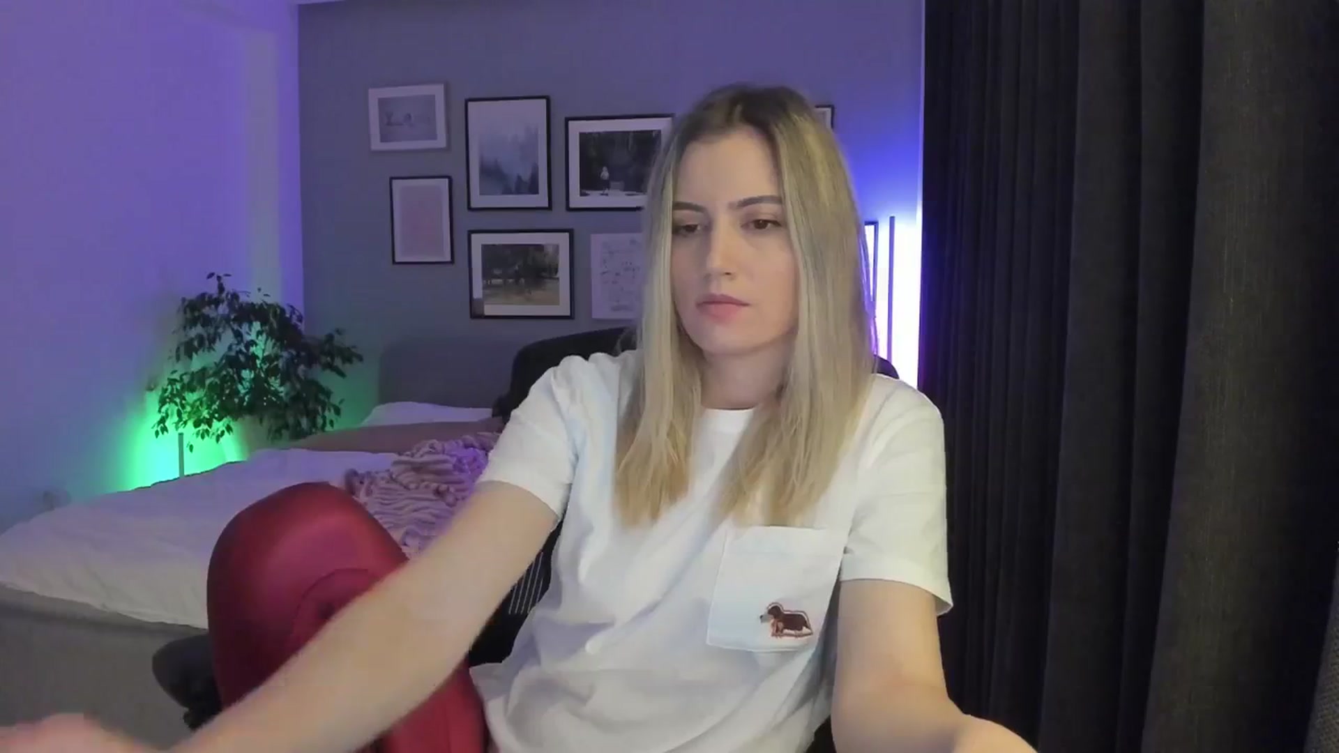 Gallery image thumbnail from happyendings_'s myfreecams stream on, 04/26/2024, 20:49 image 16 of 20