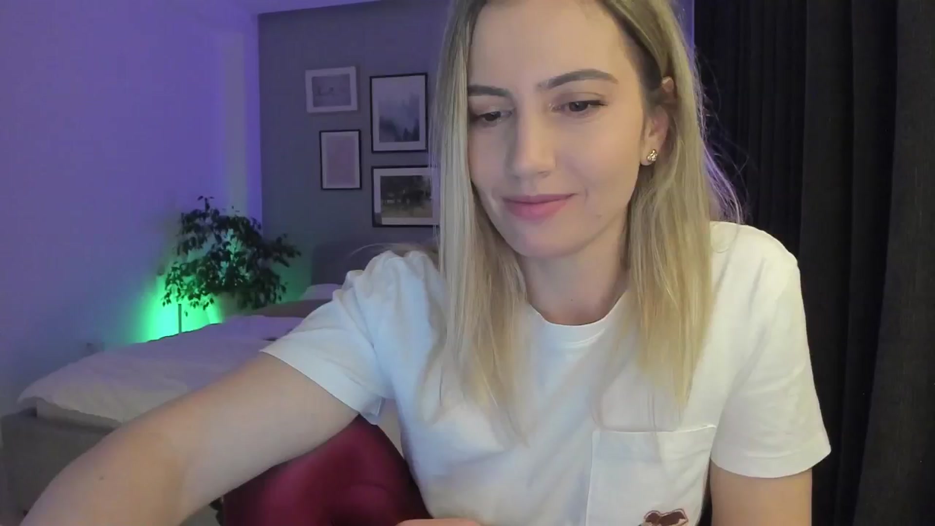 Gallery image thumbnail from happyendings_'s myfreecams stream on, 04/26/2024, 20:49 image 9 of 20