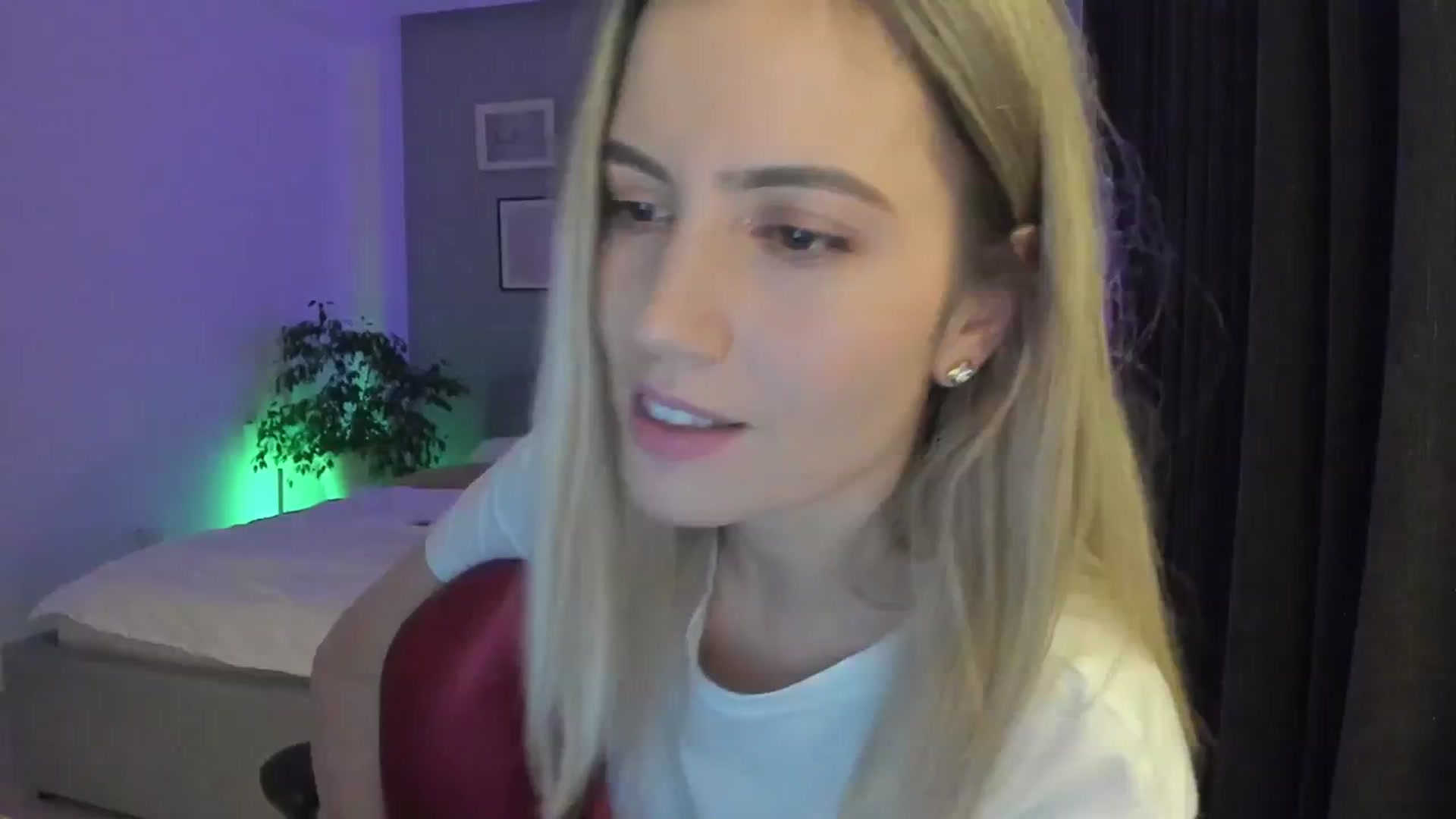 Gallery image thumbnail from happyendings_'s myfreecams stream on, 04/26/2024, 20:49 image 10 of 20