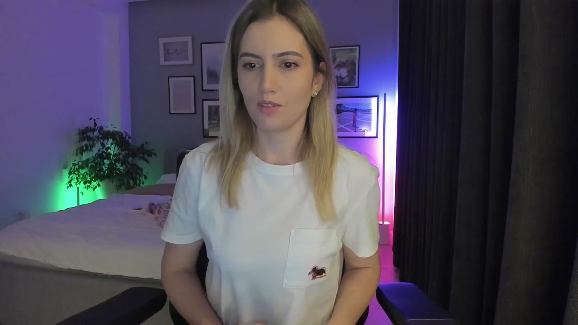 Gallery image thumbnail from happyendings_'s myfreecams stream on, 04/26/2024, 20:49 image 19 of 20
