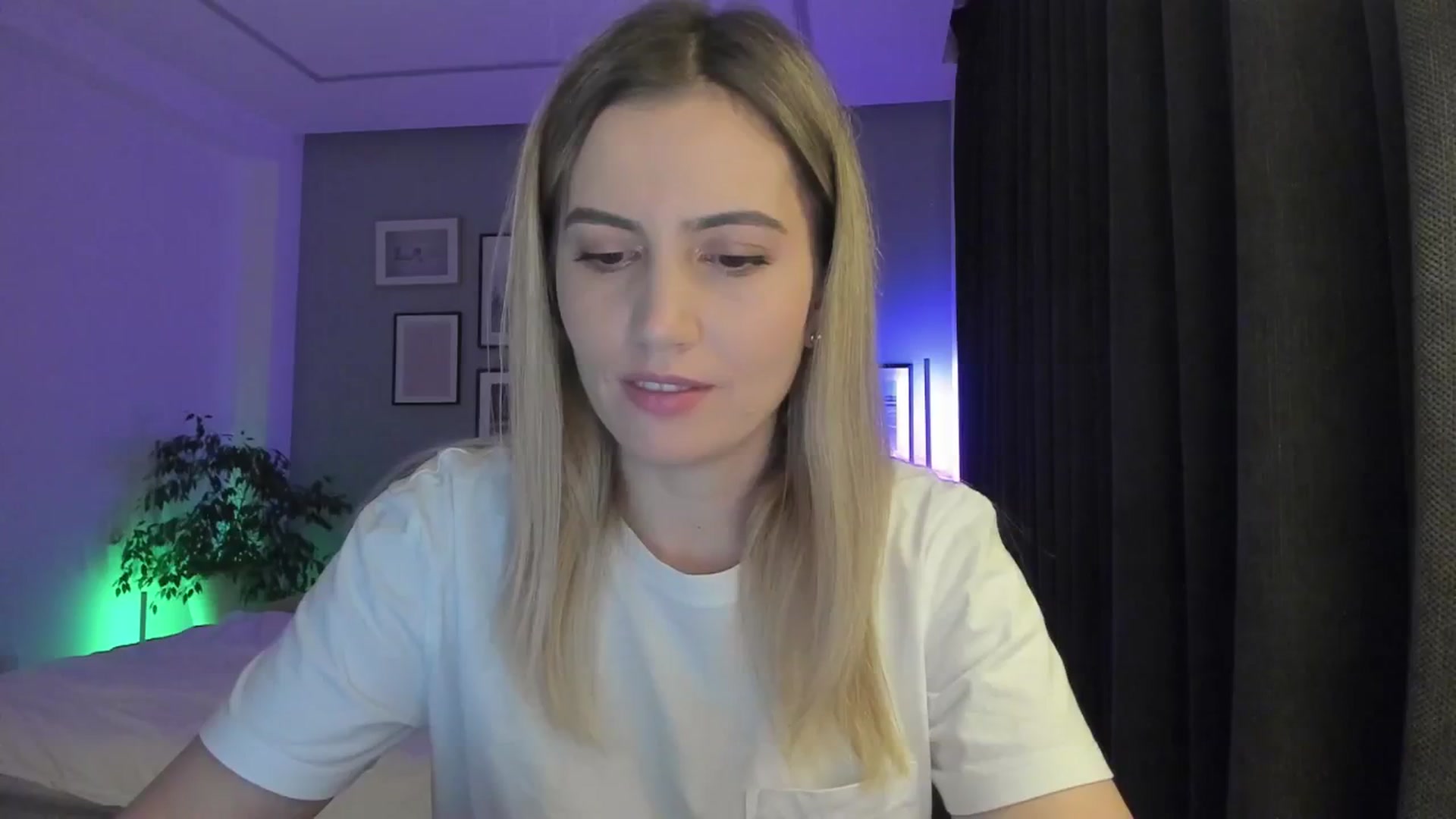 Gallery image thumbnail from happyendings_'s myfreecams stream on, 04/26/2024, 20:49 image 3 of 20