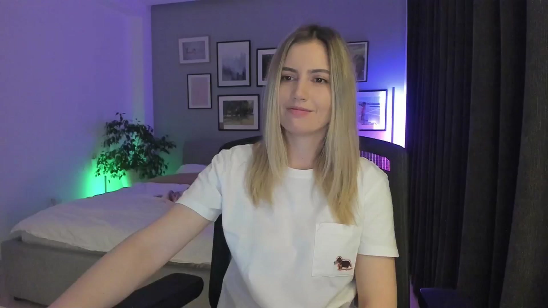 Gallery image thumbnail from happyendings_'s myfreecams stream on, 04/26/2024, 20:49 image 13 of 20