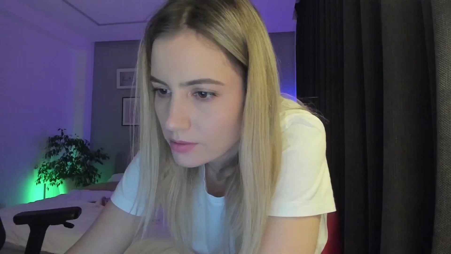 Gallery image thumbnail from happyendings_'s myfreecams stream on, 04/26/2024, 20:49 image 2 of 20