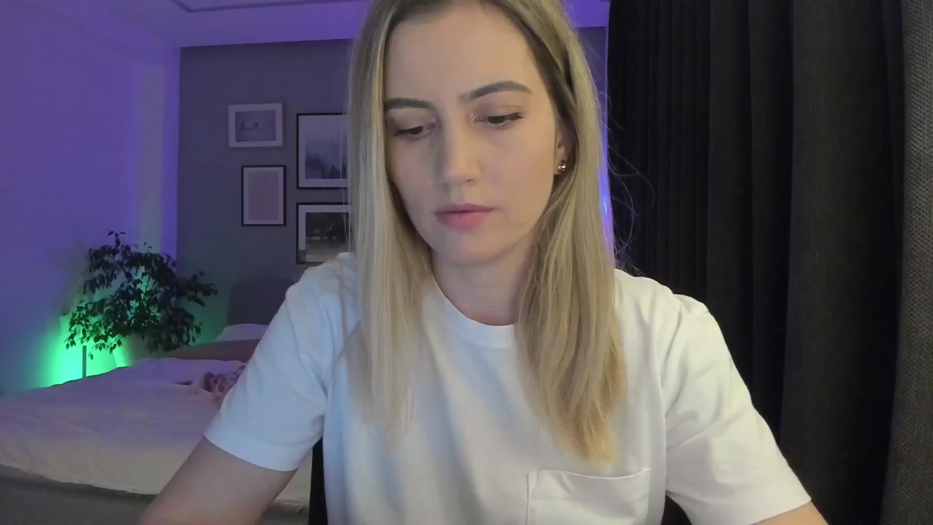 Gallery image thumbnail from happyendings_'s myfreecams stream on, 04/26/2024, 20:49 image 4 of 20