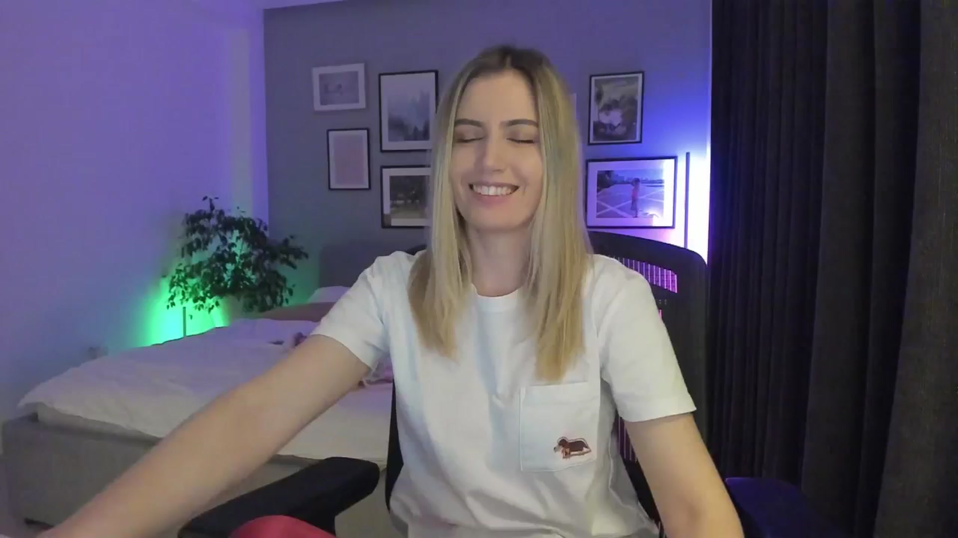 Gallery image thumbnail from happyendings_'s myfreecams stream on, 04/26/2024, 20:49 image 11 of 20