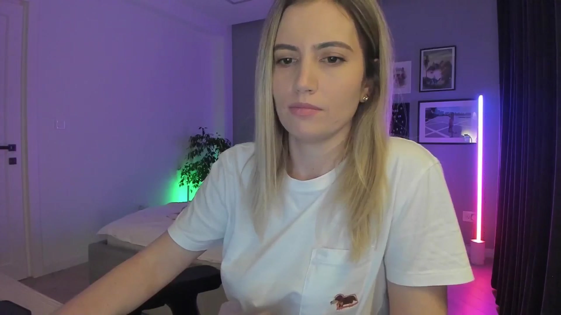 Gallery image thumbnail from happyendings_'s myfreecams stream on, 04/26/2024, 23:41 image 7 of 20