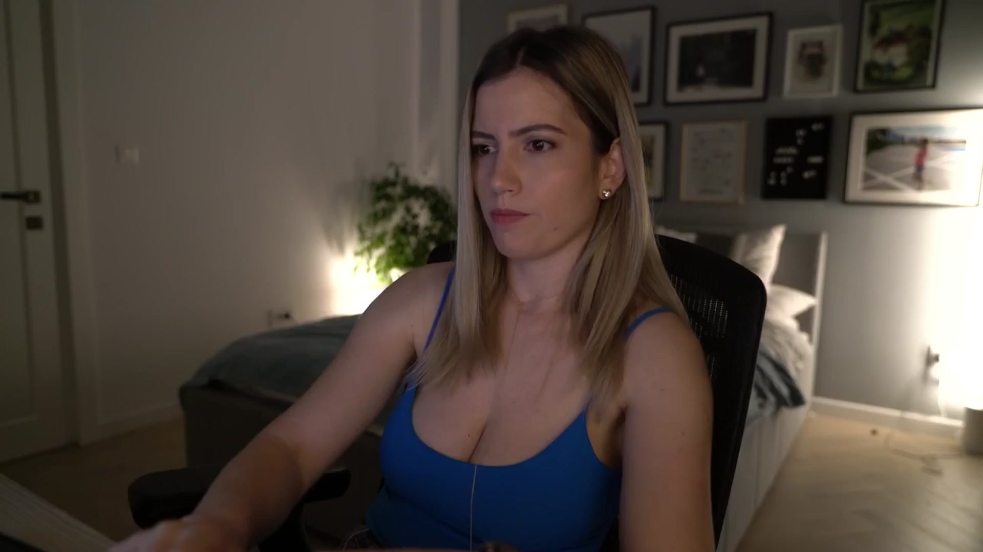 Gallery image thumbnail from happyendings_'s myfreecams stream on, 05/08/2024, 04:38 image 2 of 20