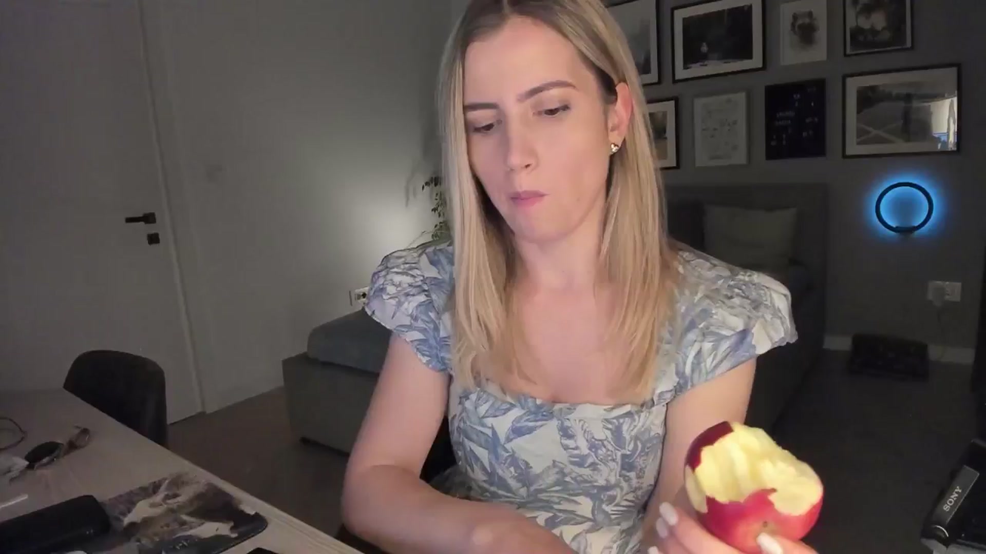 Gallery image thumbnail from happyendings_'s myfreecams stream on, 05/20/2024, 24:46 image 1 of 20