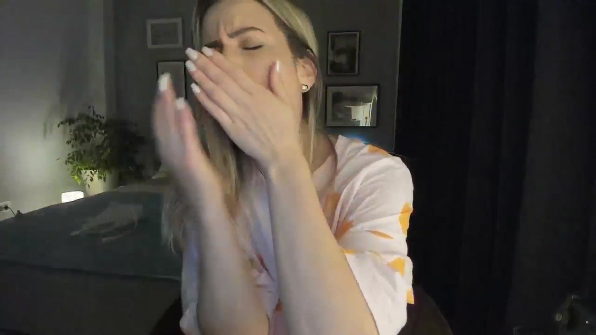 Gallery image thumbnail from happyendings_'s myfreecams stream on, 05/20/2024, 24:46 image 20 of 20