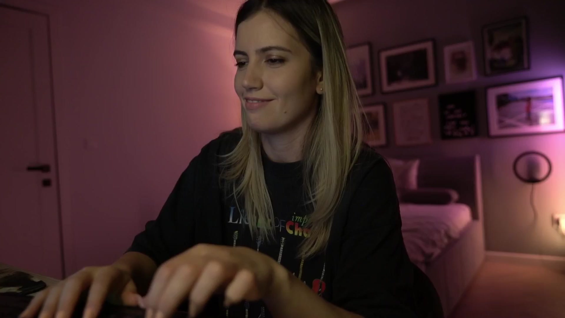 Gallery image thumbnail from happyendings_'s myfreecams stream on, 07/12/2024, 24:24 image 17 of 20