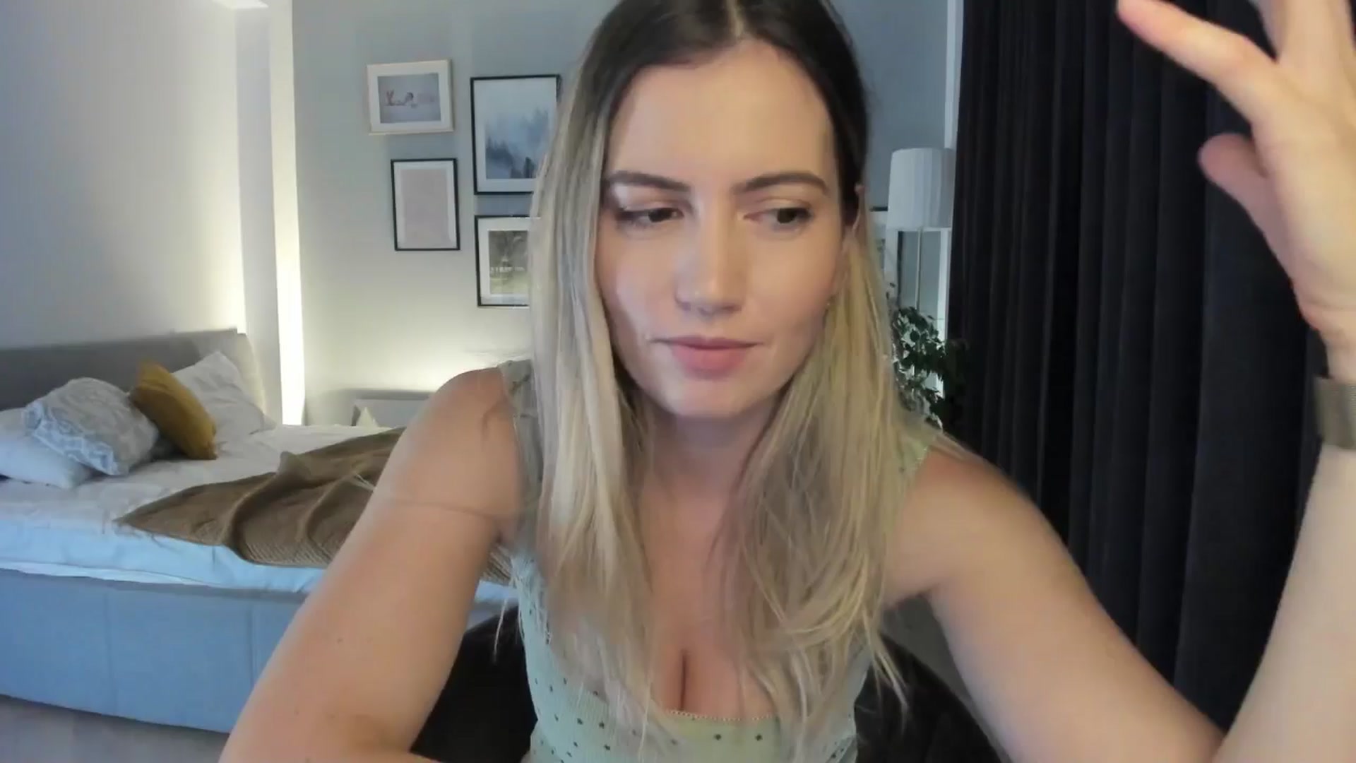 Gallery image thumbnail from happyendings_'s myfreecams stream on, 09/06/2024, 04:16 image 9 of 20