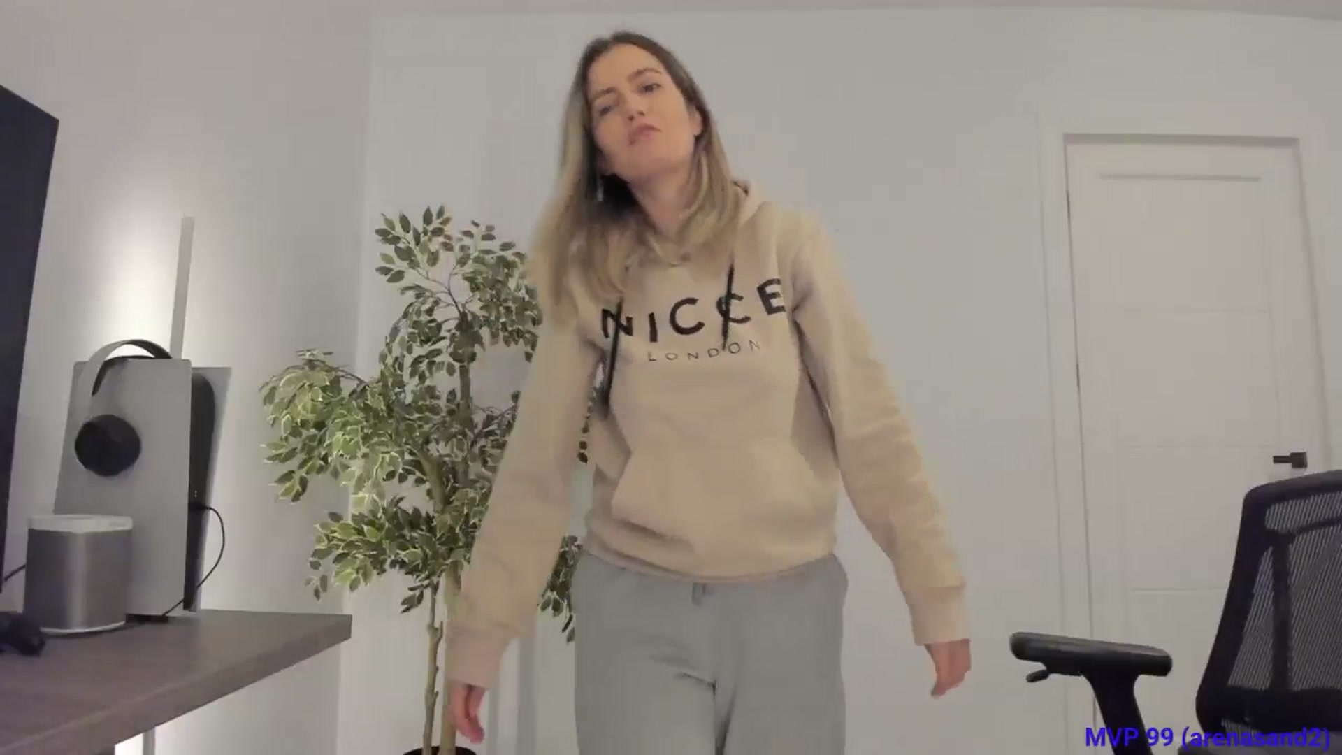 Gallery image thumbnail from happyendings_'s myfreecams stream on, 10/05/2024, 02:46 image 12 of 20