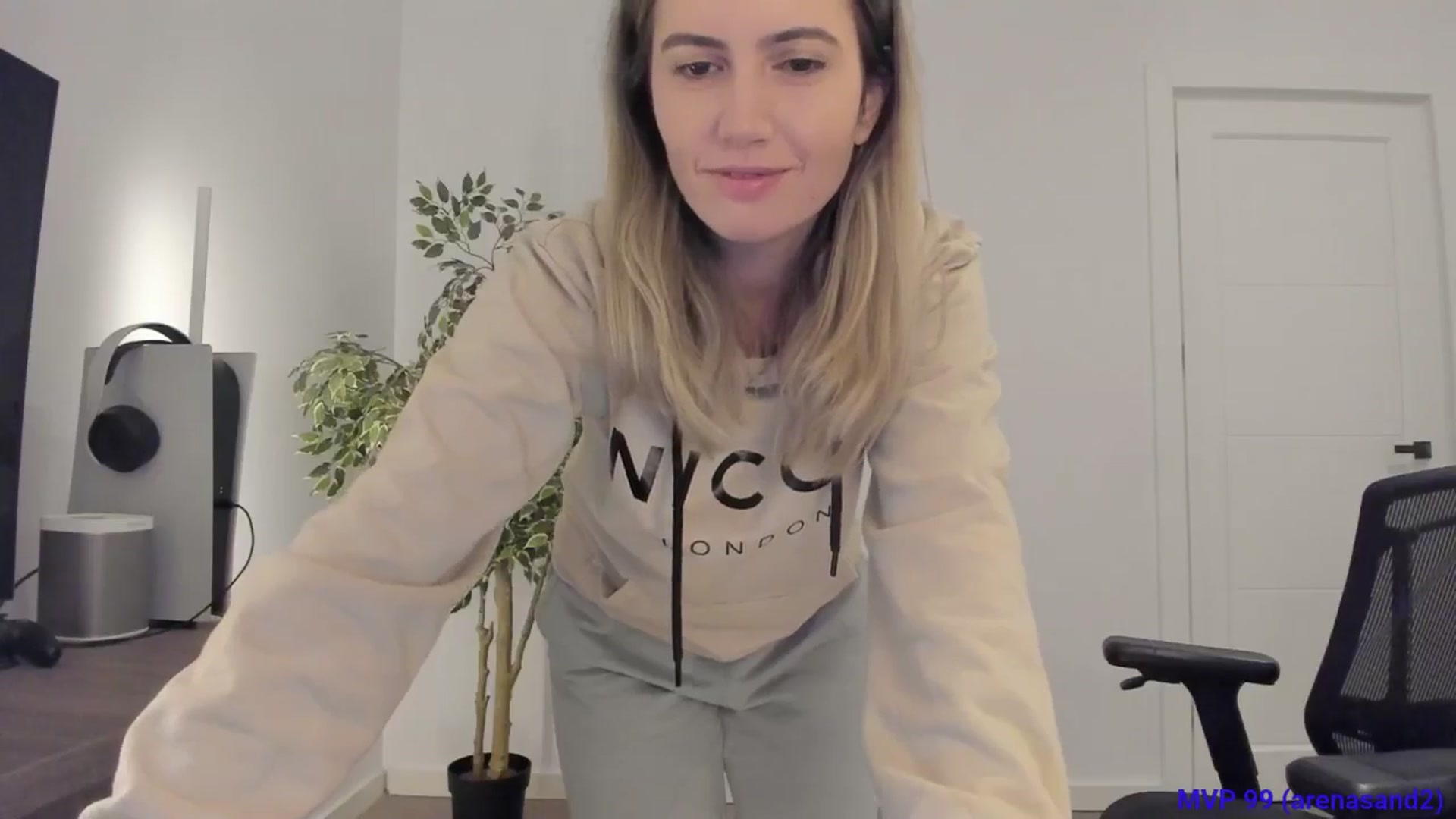 Gallery image thumbnail from happyendings_'s myfreecams stream on, 10/05/2024, 02:46 image 14 of 20