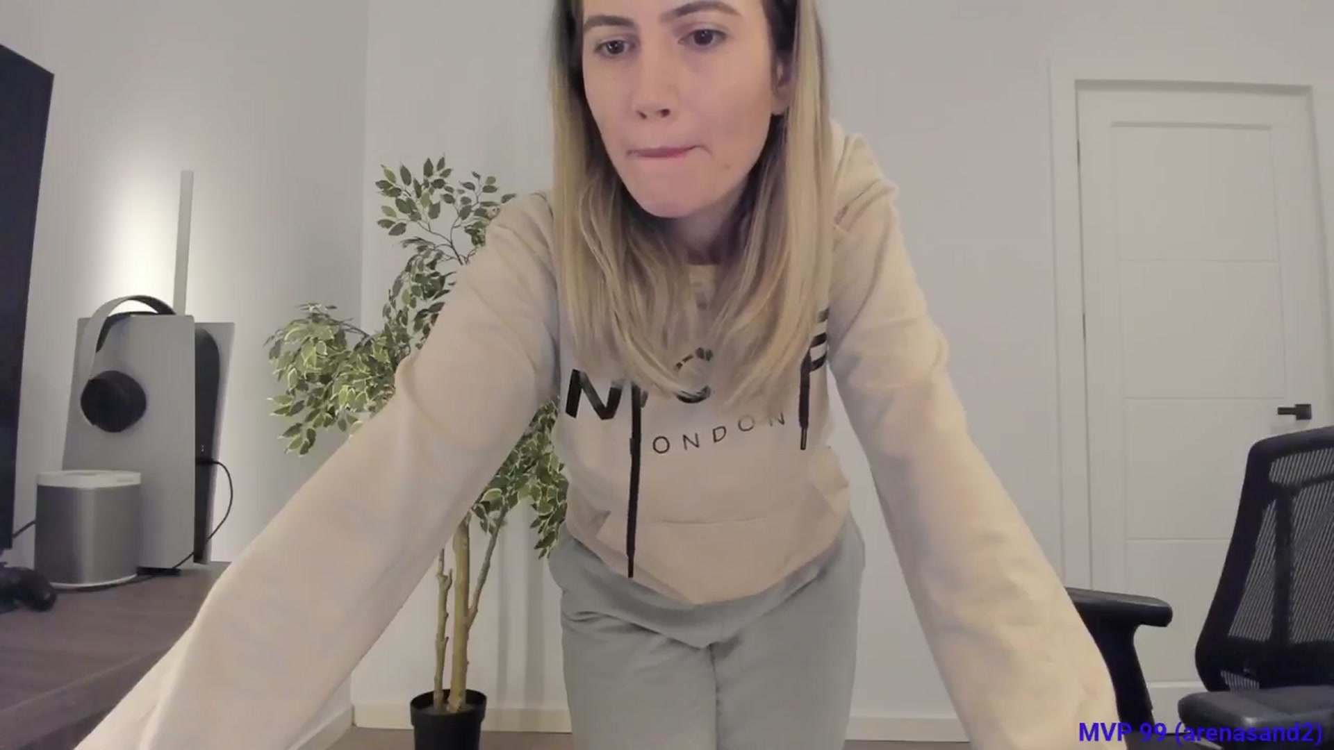 Gallery image thumbnail from happyendings_'s myfreecams stream on, 10/05/2024, 02:46 image 15 of 20