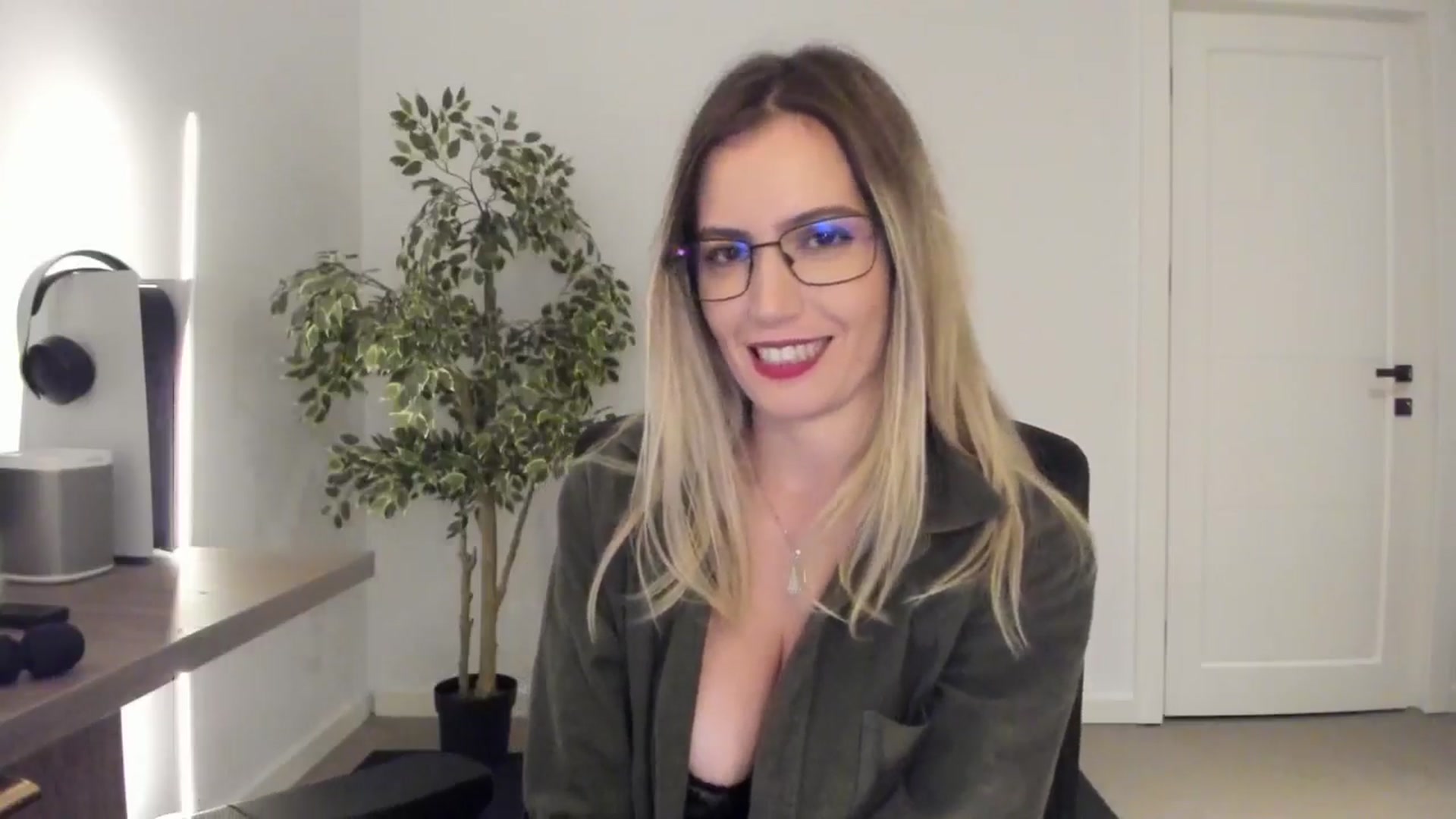 Gallery image thumbnail from happyendings_'s myfreecams stream on, 10/06/2024, 04:57 image 6 of 20