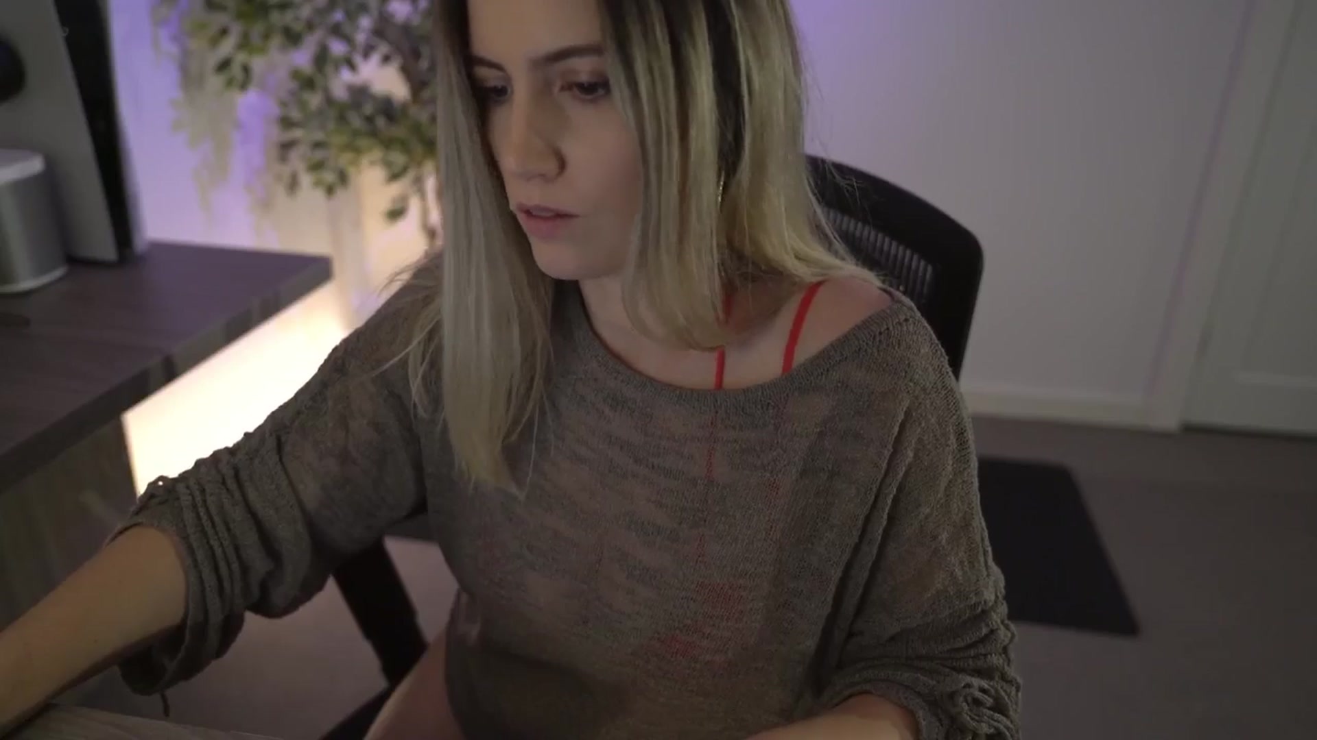 Gallery image thumbnail from happyendings_'s myfreecams stream on, 10/09/2024, 04:15 image 17 of 20