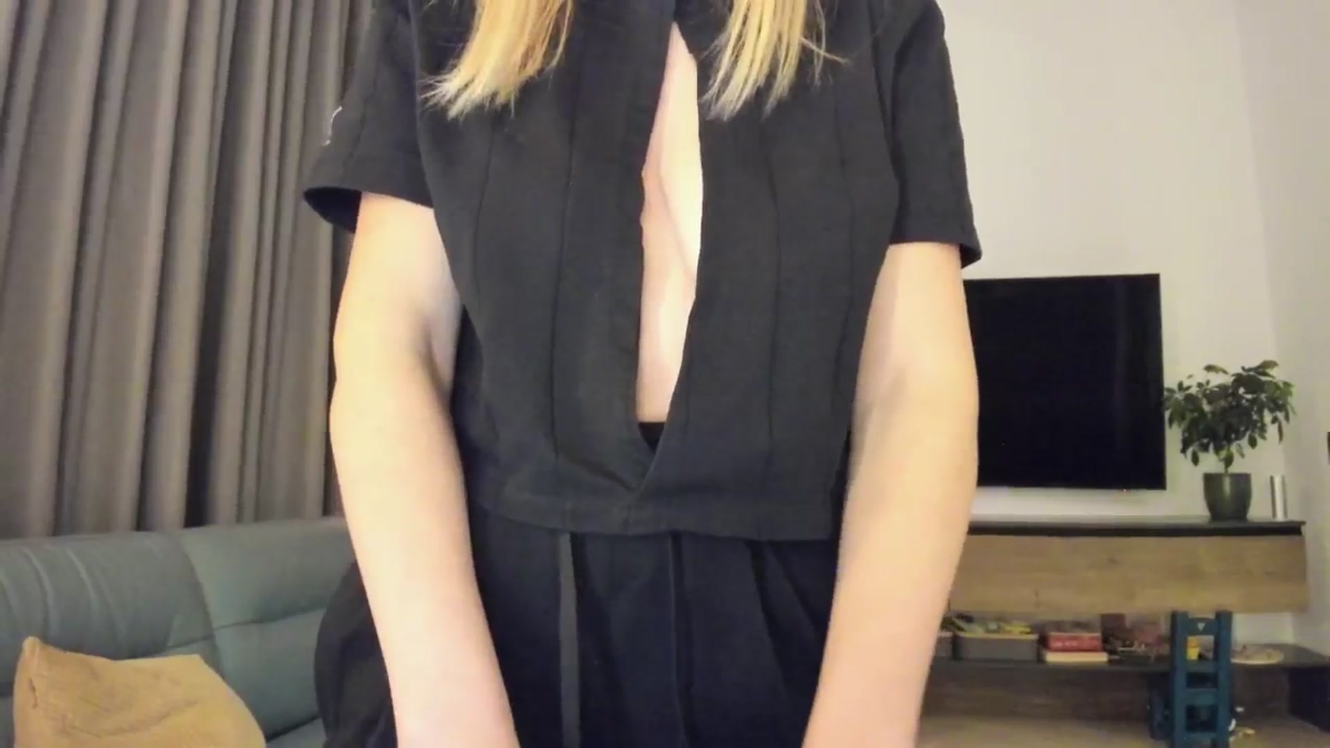 Gallery image thumbnail from happyendings_'s myfreecams stream on, 10/20/2024, 02:00 image 3 of 20