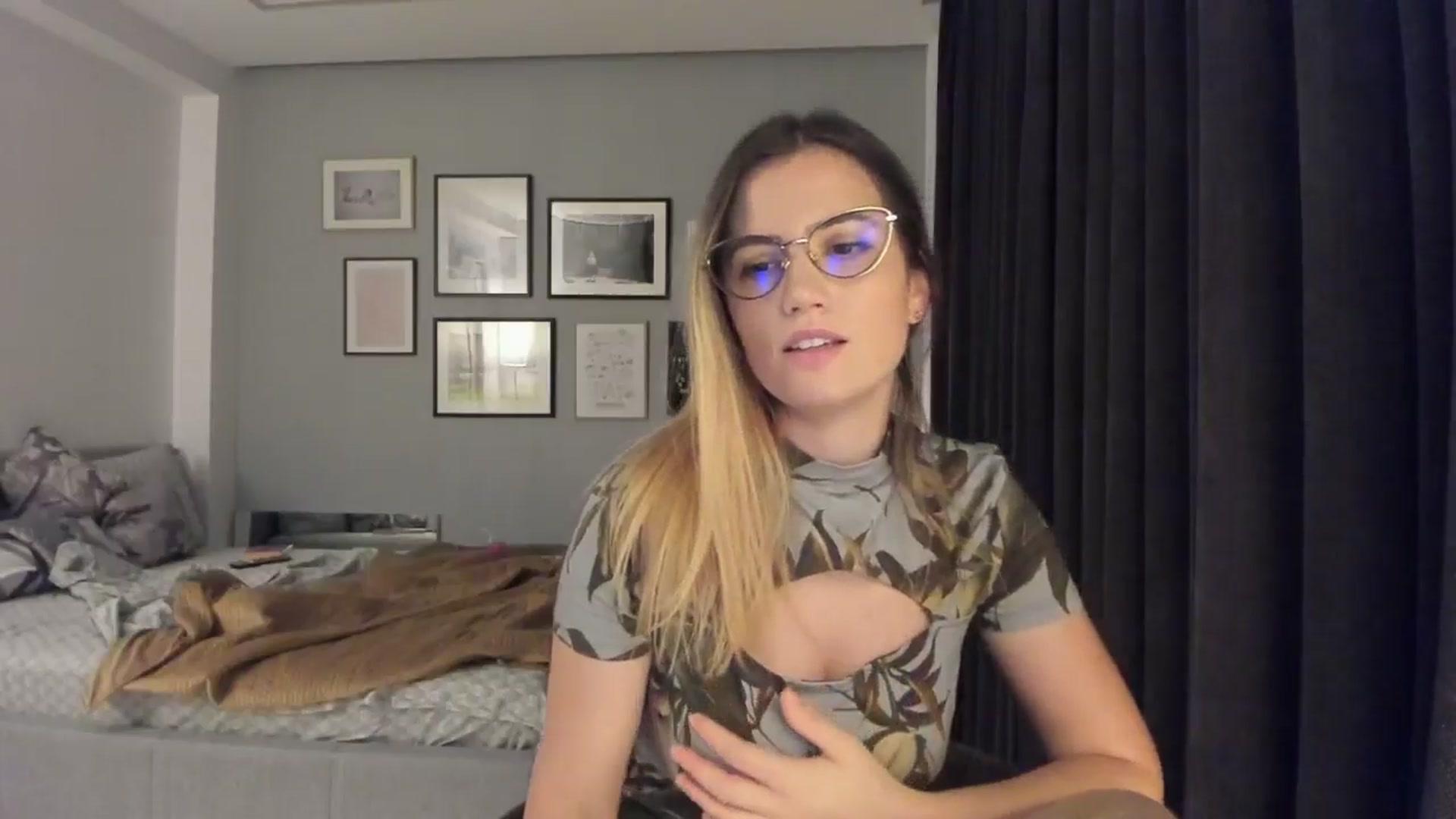 Gallery image thumbnail from happyendings_'s myfreecams stream on, 10/23/2024, 04:35 image 16 of 20
