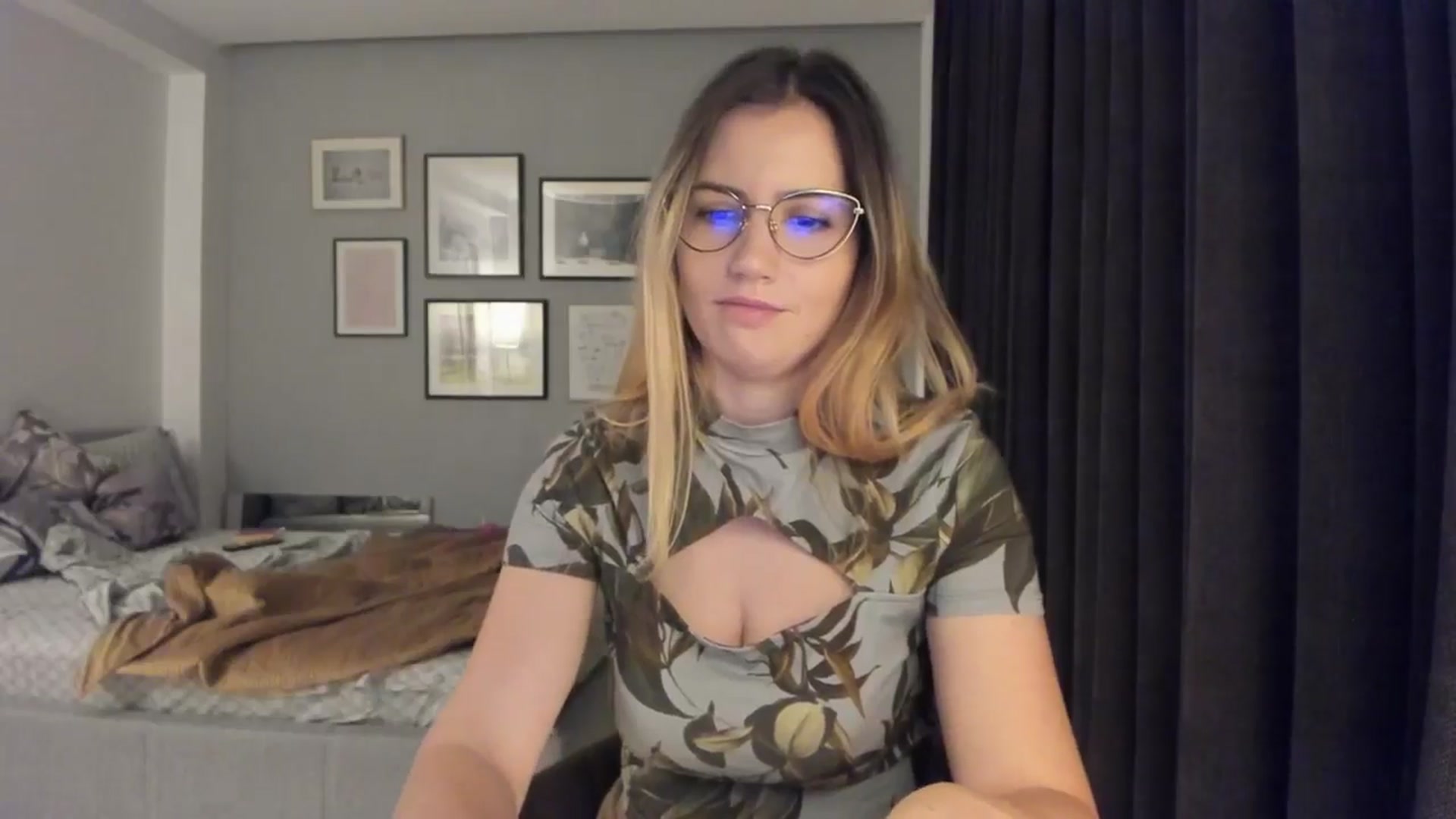 Gallery image thumbnail from happyendings_'s myfreecams stream on, 10/23/2024, 04:35 image 18 of 20