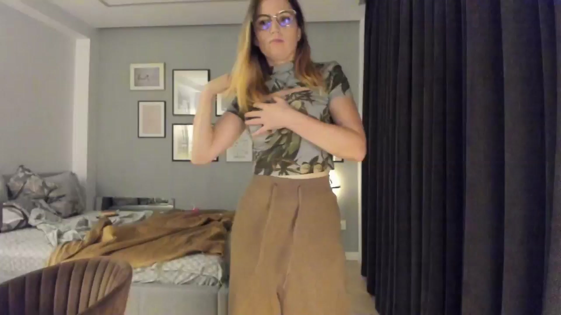 Gallery image thumbnail from happyendings_'s myfreecams stream on, 10/23/2024, 04:35 image 10 of 20