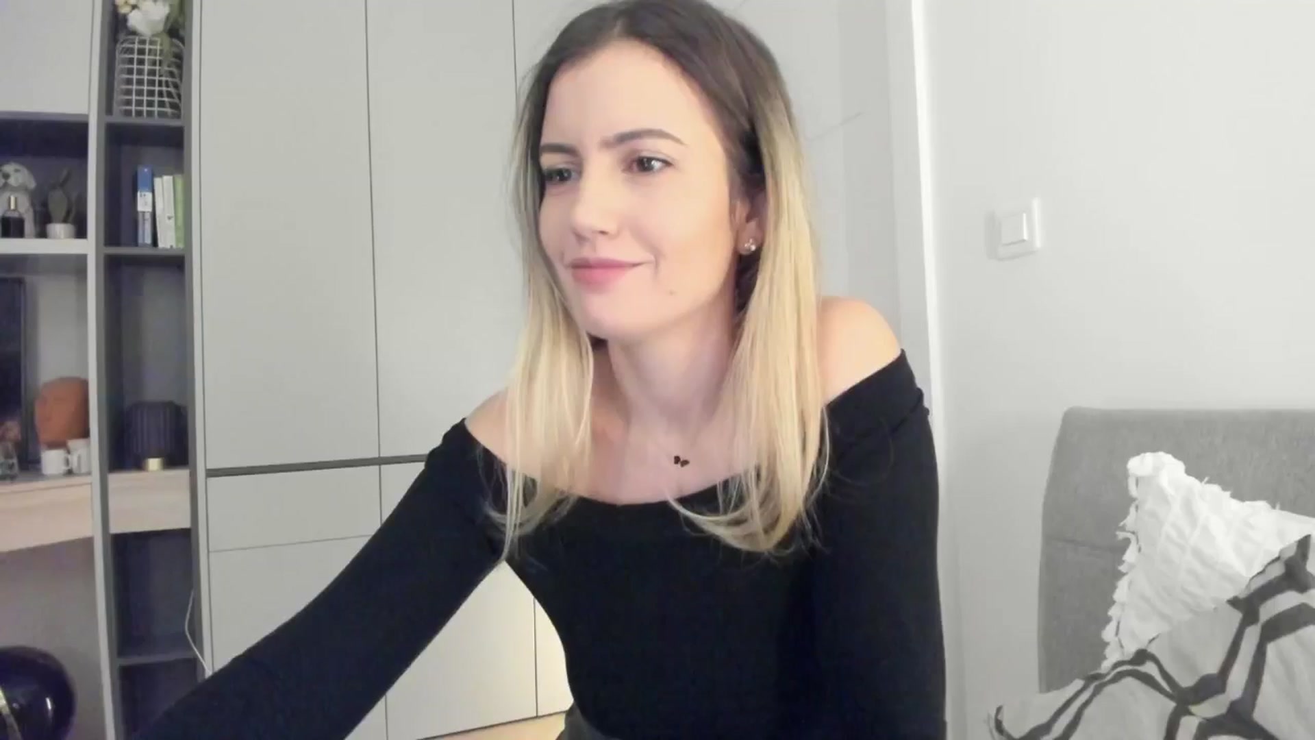 Gallery image thumbnail from happyendings_'s myfreecams stream on, 11/19/2024, 05:33 image 1 of 20