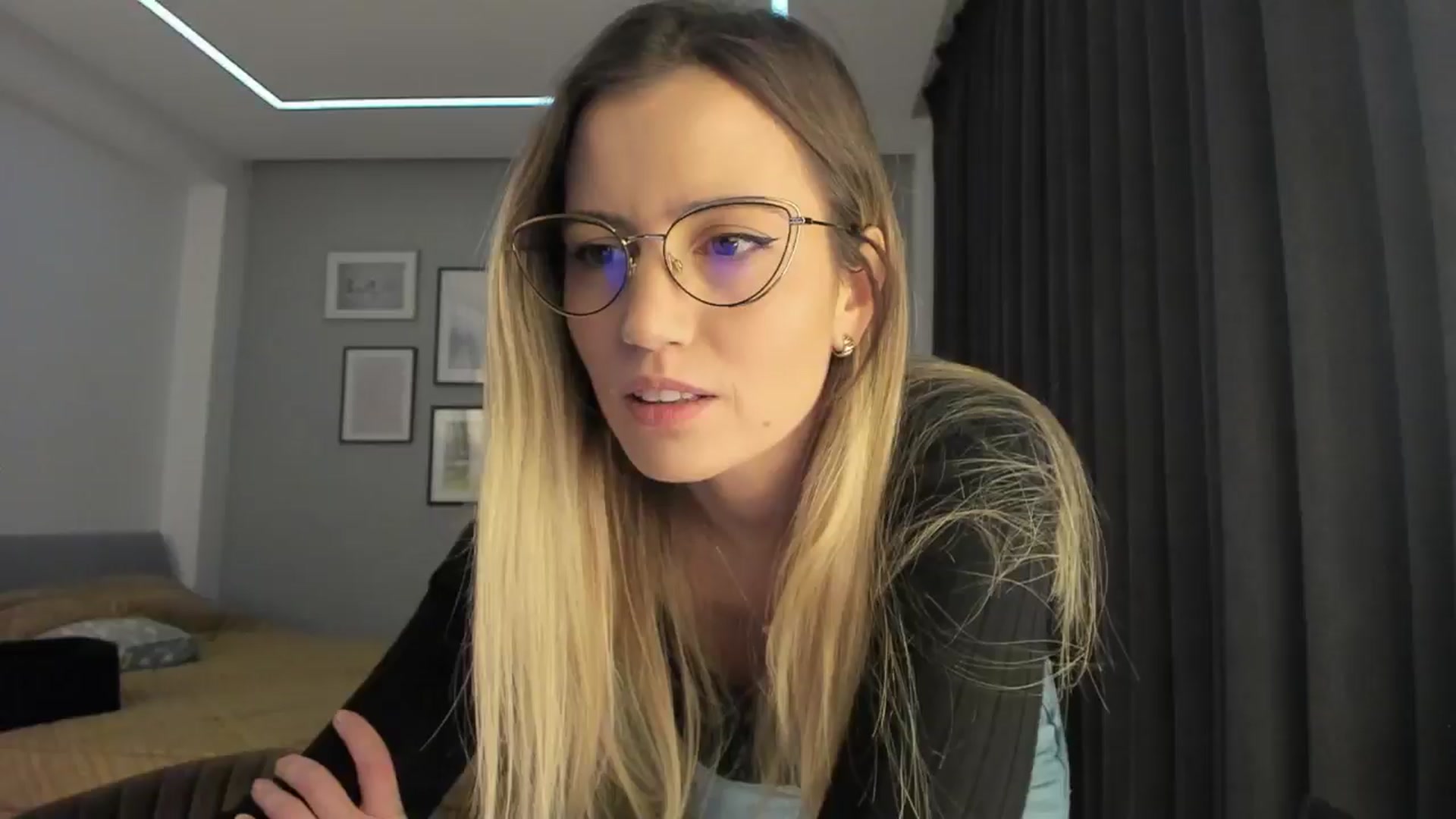 Gallery image thumbnail from happyendings_'s myfreecams stream on, 12/11/2024, 04:57 image 8 of 20