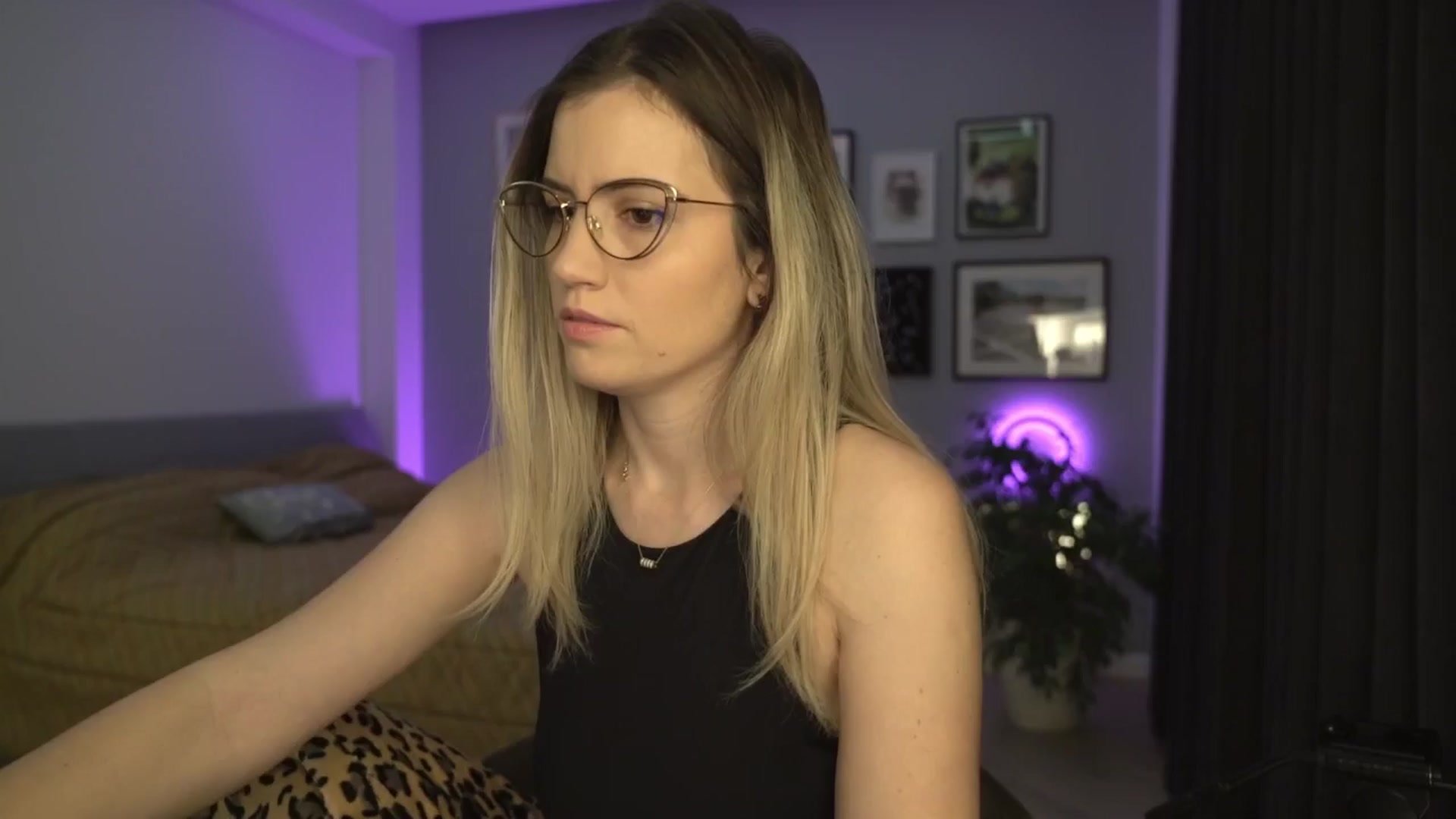 Gallery image thumbnail from happyendings_'s myfreecams stream on, 12/13/2024, 04:04 image 10 of 20