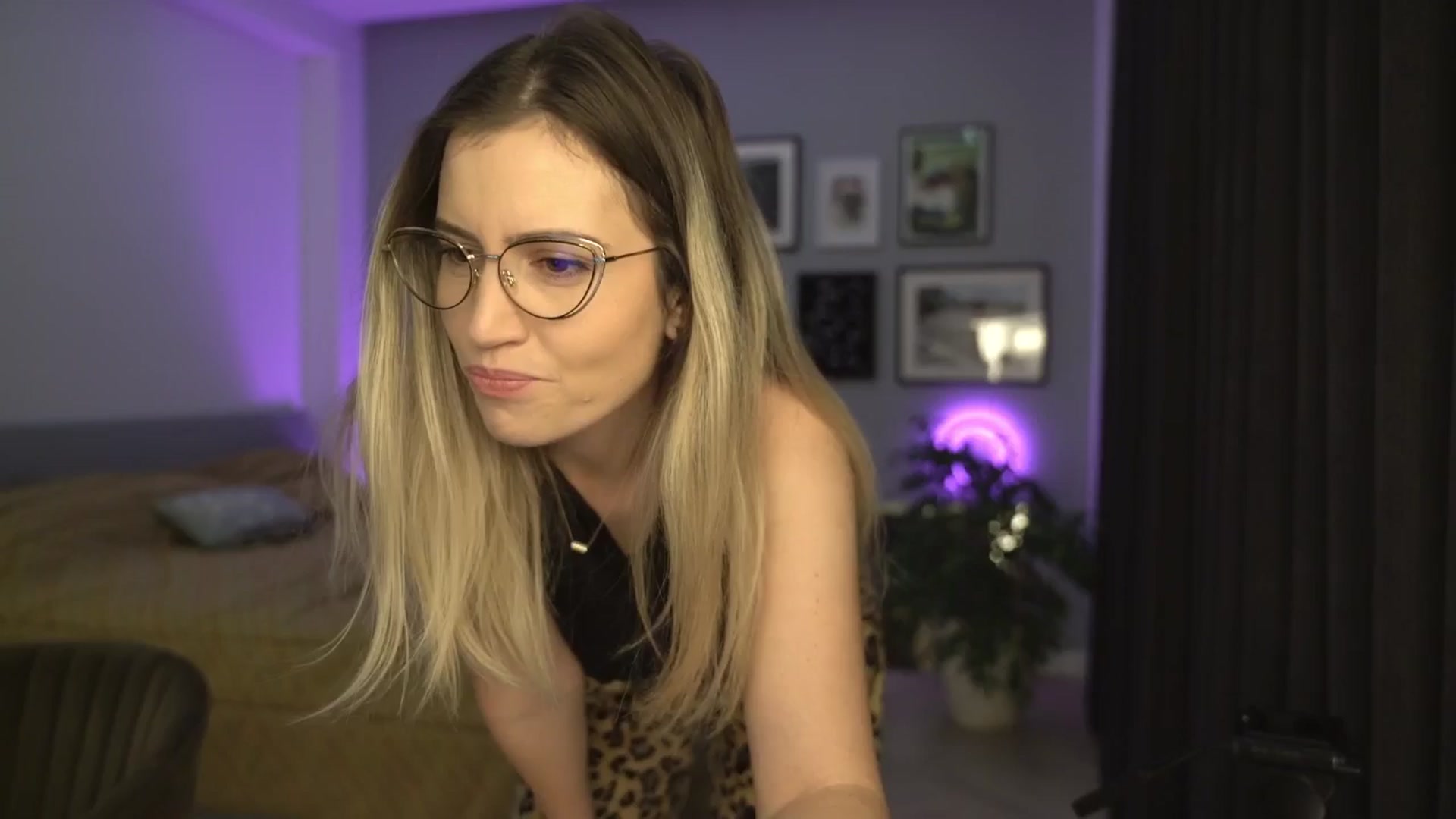 Gallery image thumbnail from happyendings_'s myfreecams stream on, 12/13/2024, 04:04 image 12 of 20