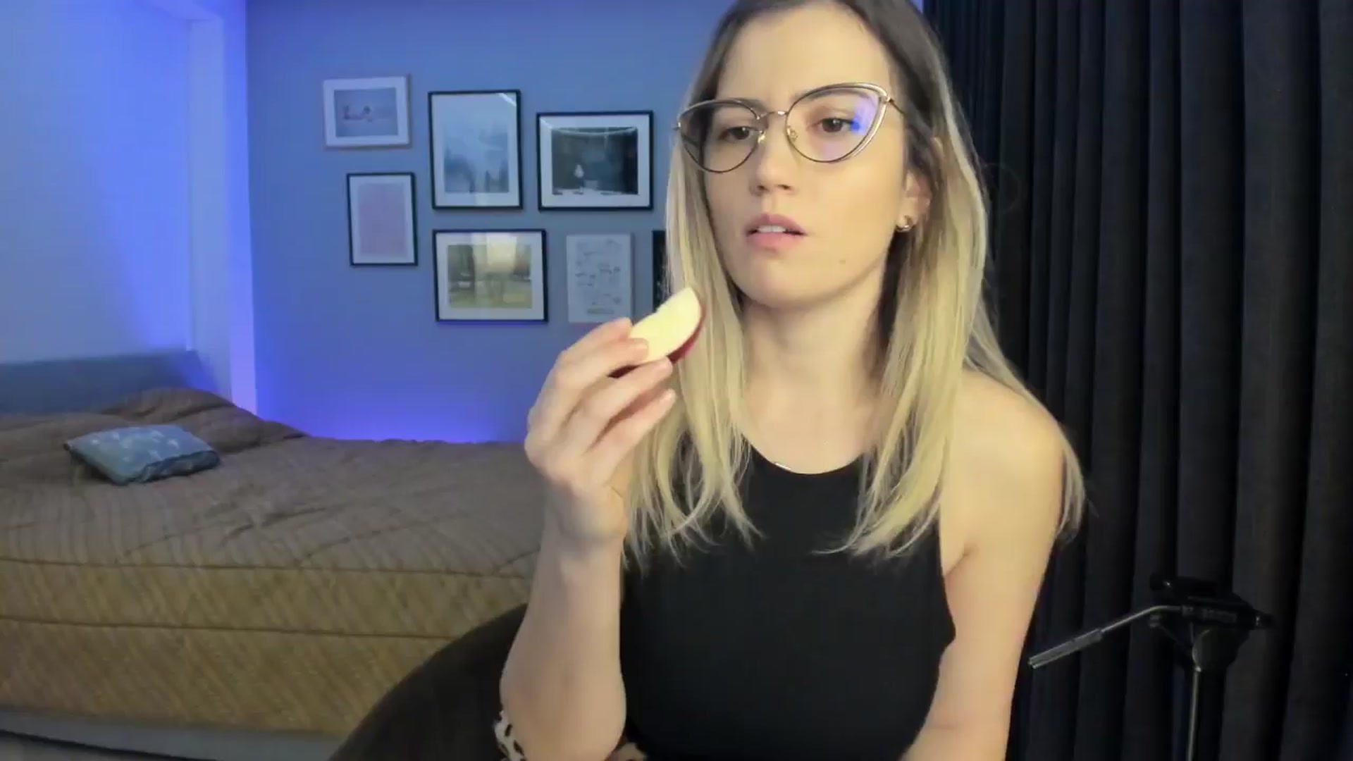 Gallery image thumbnail from happyendings_'s myfreecams stream on, 12/13/2024, 04:04 image 17 of 20