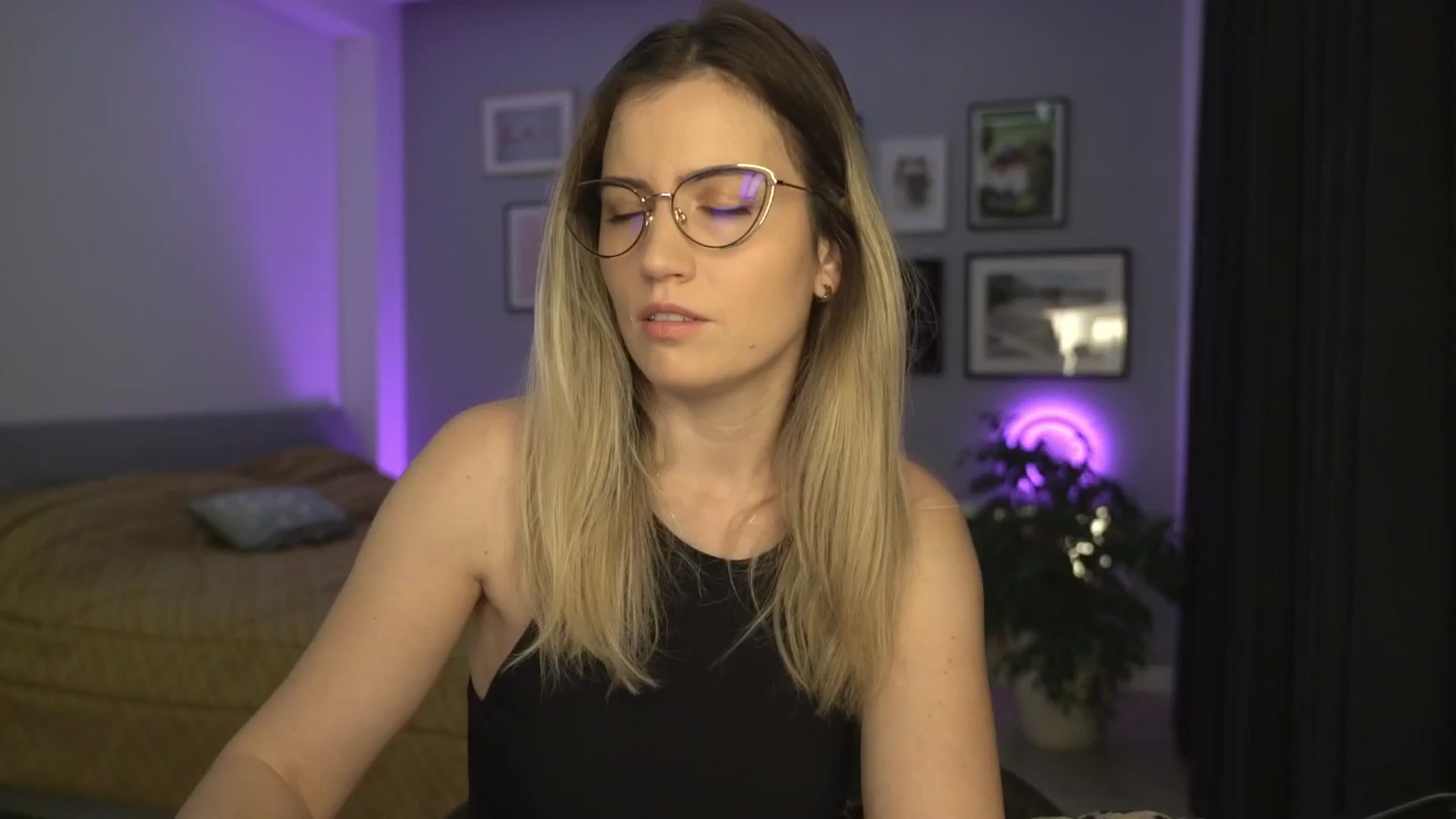 Gallery image thumbnail from happyendings_'s myfreecams stream on, 12/13/2024, 04:04 image 2 of 20