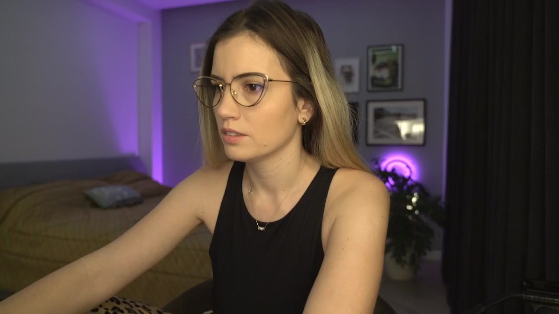 Gallery image thumbnail from happyendings_'s myfreecams stream on, 12/13/2024, 04:04 image 9 of 20