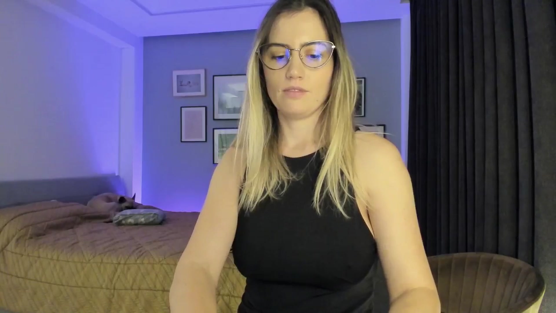 Gallery image thumbnail from happyendings_'s myfreecams stream on, 12/13/2024, 06:43 image 12 of 20