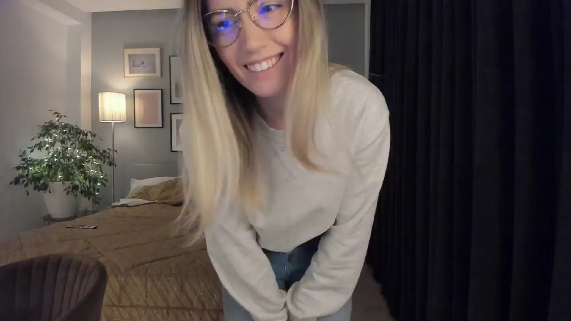 Gallery image thumbnail from happyendings_'s myfreecams stream on, 12/18/2024, 05:28 image 4 of 20