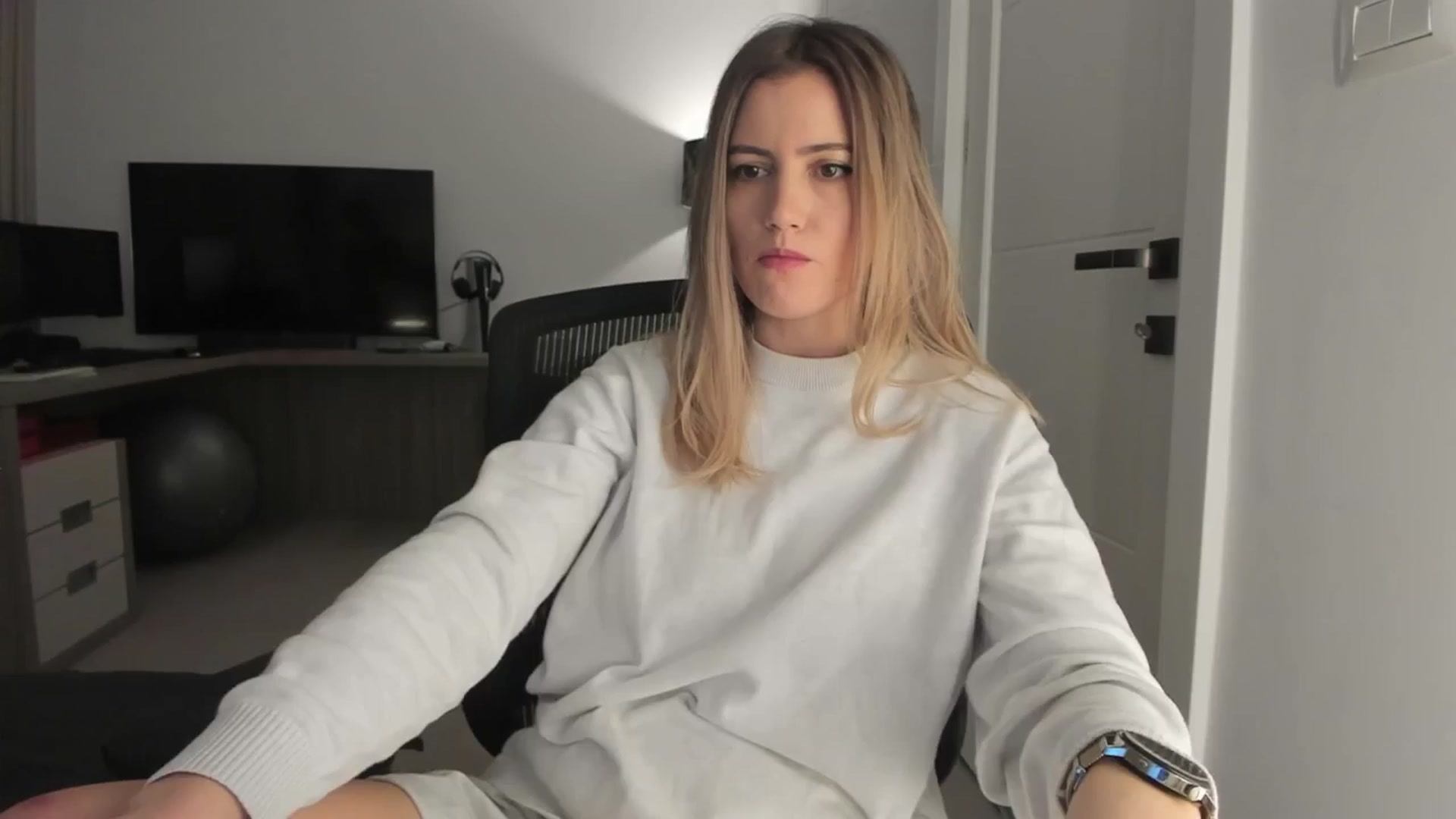 Gallery image thumbnail from happyendings_'s myfreecams stream on, 03/05/2025, 05:34 image 18 of 20
