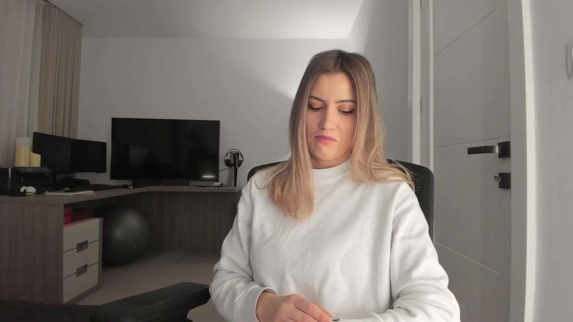 Gallery image thumbnail from happyendings_'s myfreecams stream on, 03/05/2025, 05:34 image 17 of 20