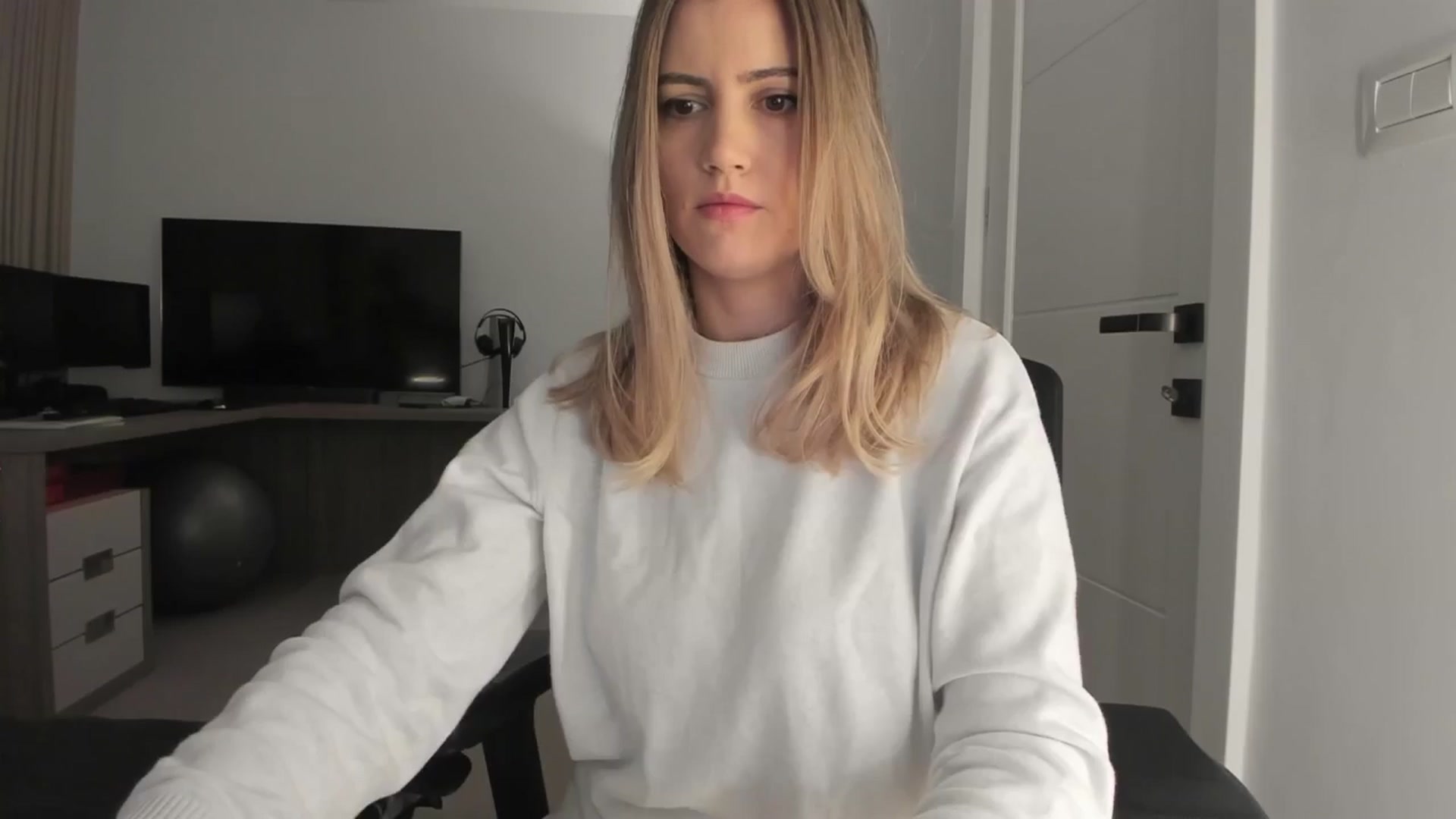 Gallery image thumbnail from happyendings_'s myfreecams stream on, 03/05/2025, 05:34 image 19 of 20