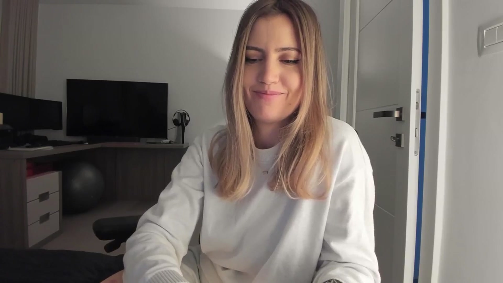 Gallery image thumbnail from happyendings_'s myfreecams stream on, 03/05/2025, 07:54 image 7 of 20