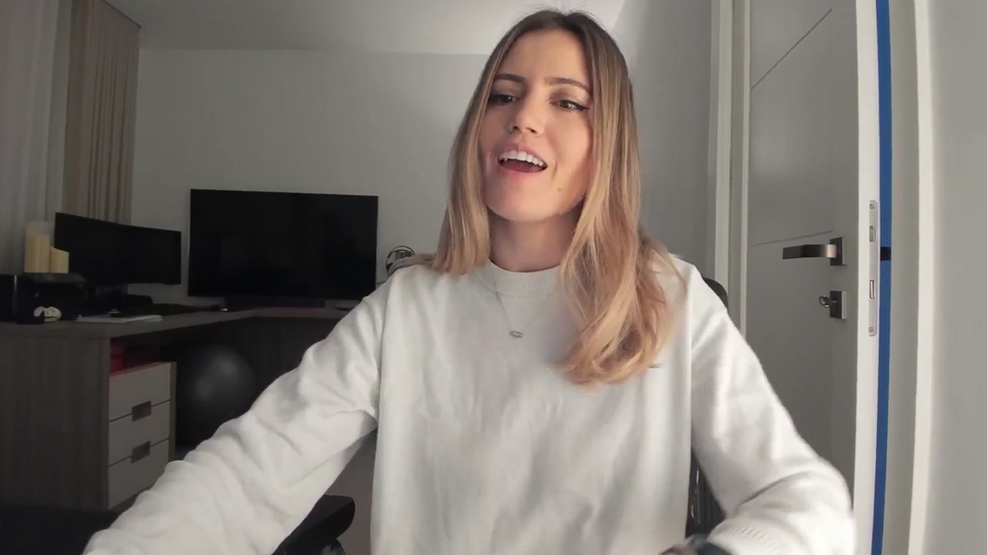 Gallery image thumbnail from happyendings_'s myfreecams stream on, 03/05/2025, 07:54 image 8 of 20
