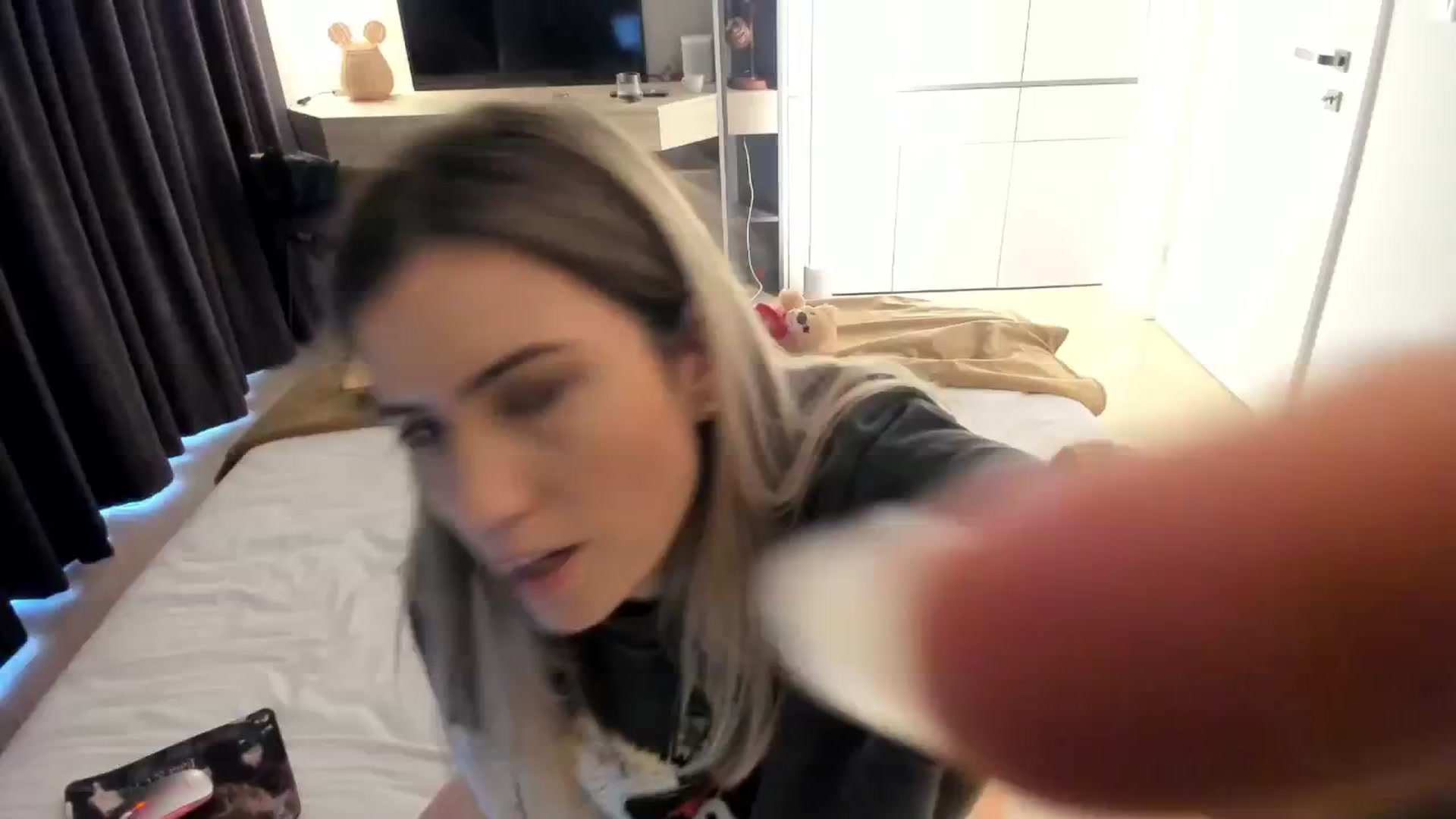 Gallery image thumbnail from happyendings_'s myfreecams stream on, 05/08/2025, 03:56 image 15 of 20