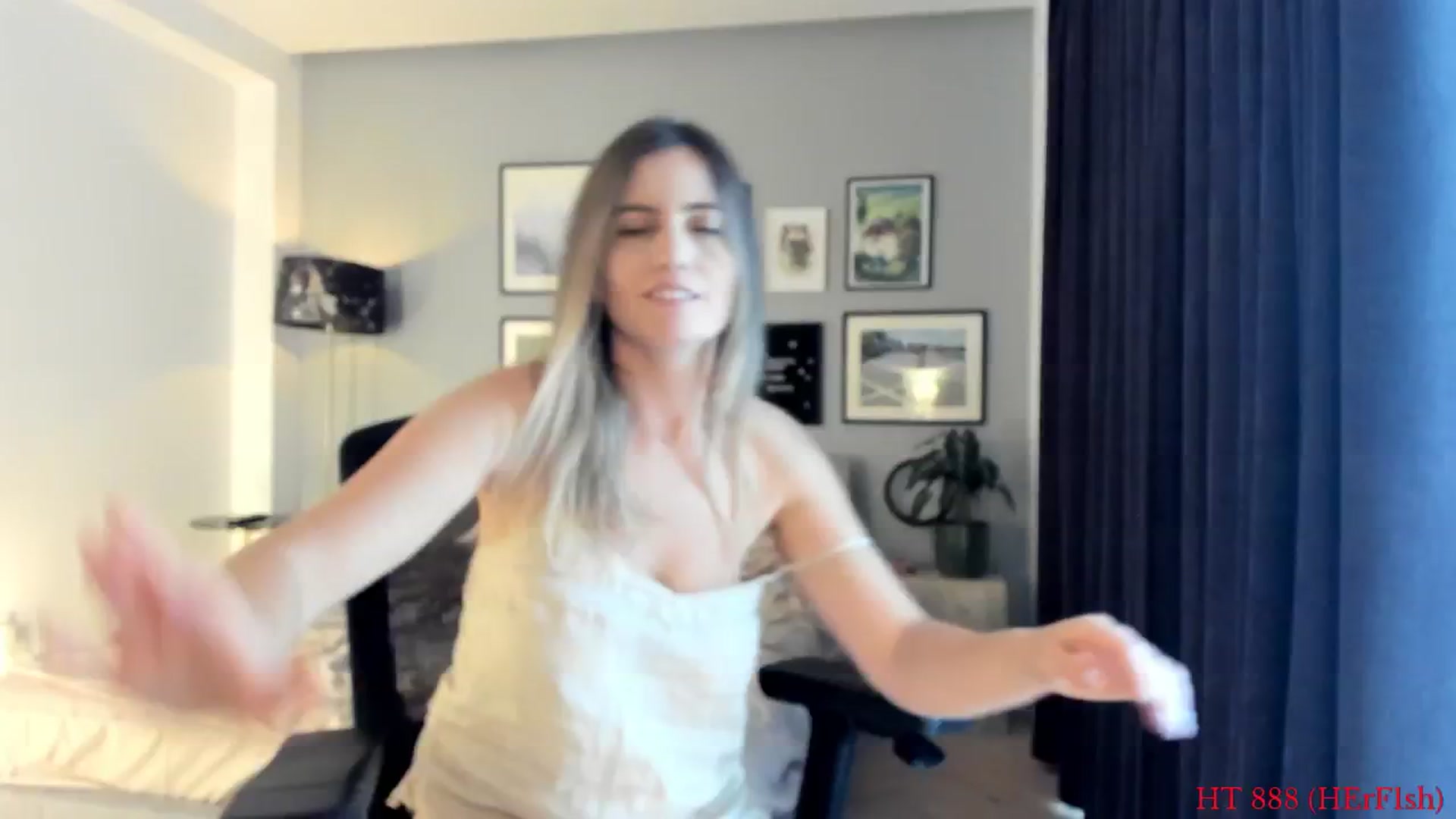 Gallery image thumbnail from happyendings_'s myfreecams stream on, 09/11/2025, 08:39 image 12 of 20