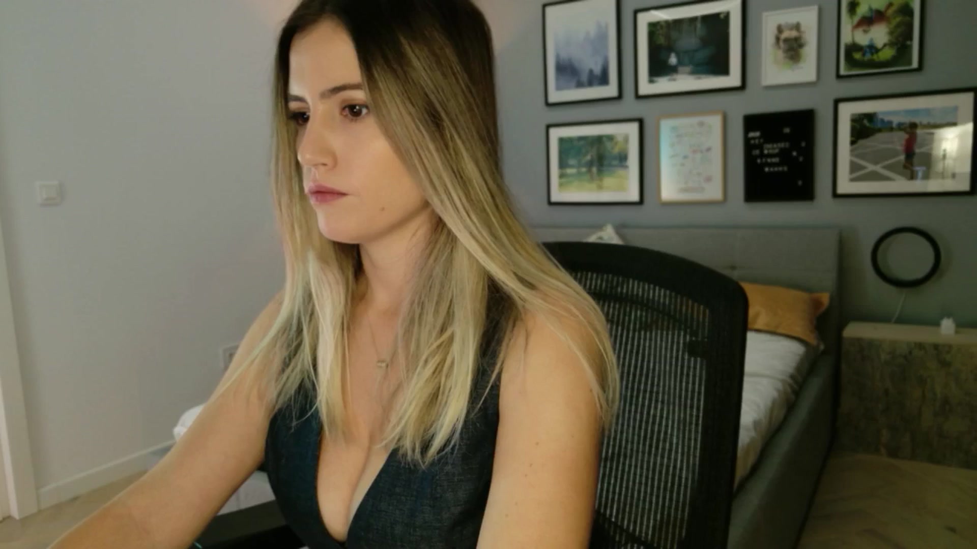 Gallery image thumbnail from happyendings_'s myfreecams stream on, 09/24/2025, 03:20 image 15 of 20