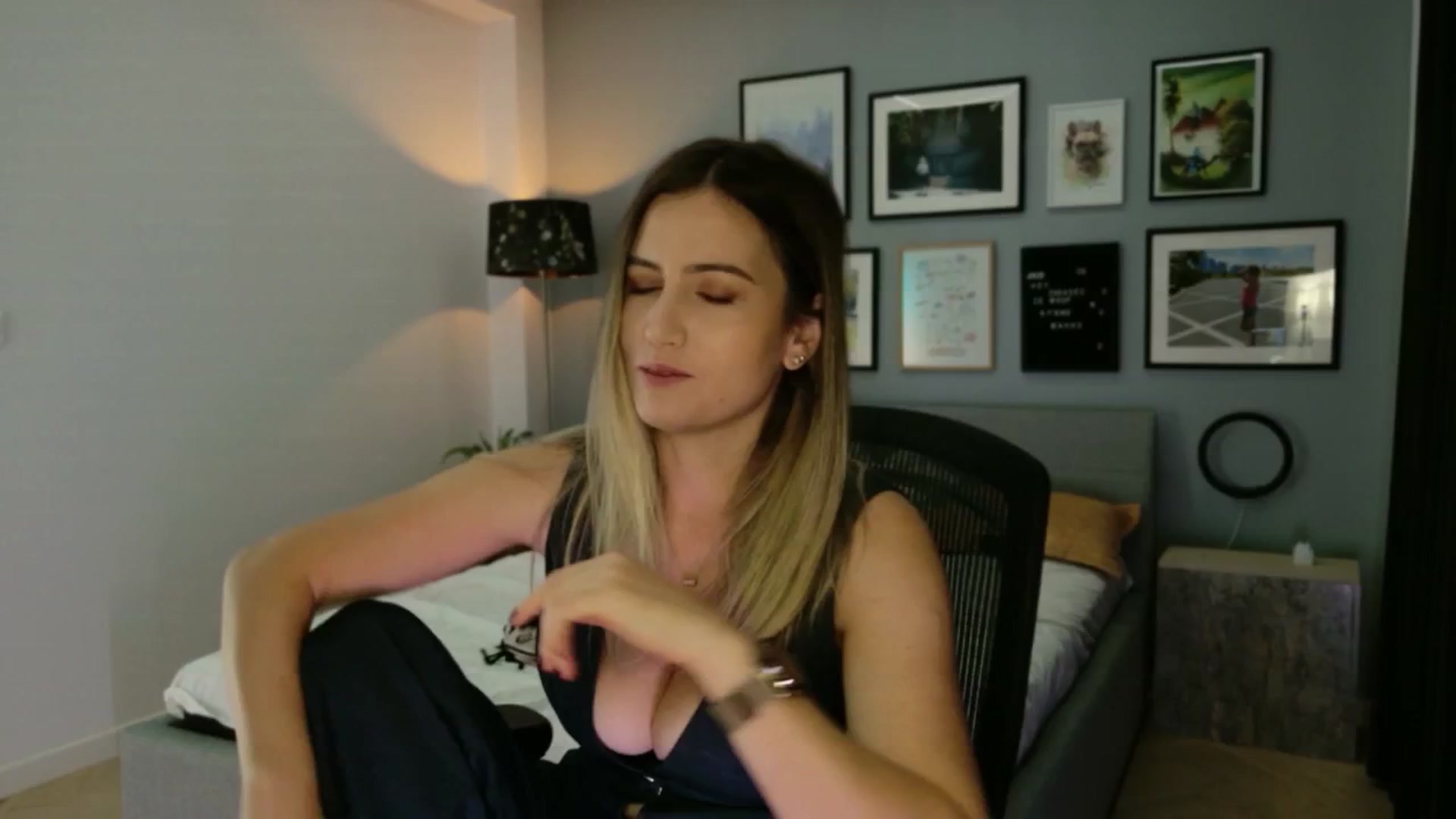 Gallery image thumbnail from happyendings_'s myfreecams stream on, 09/24/2025, 03:20 image 3 of 20