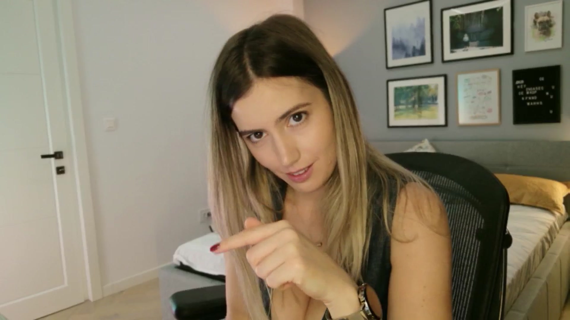Gallery image thumbnail from happyendings_'s myfreecams stream on, 09/24/2025, 04:37 image 10 of 20