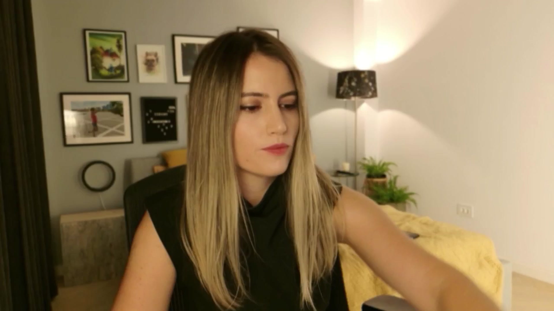 Gallery image thumbnail from happyendings_'s myfreecams stream on, 09/28/2025, 19:13 image 15 of 20
