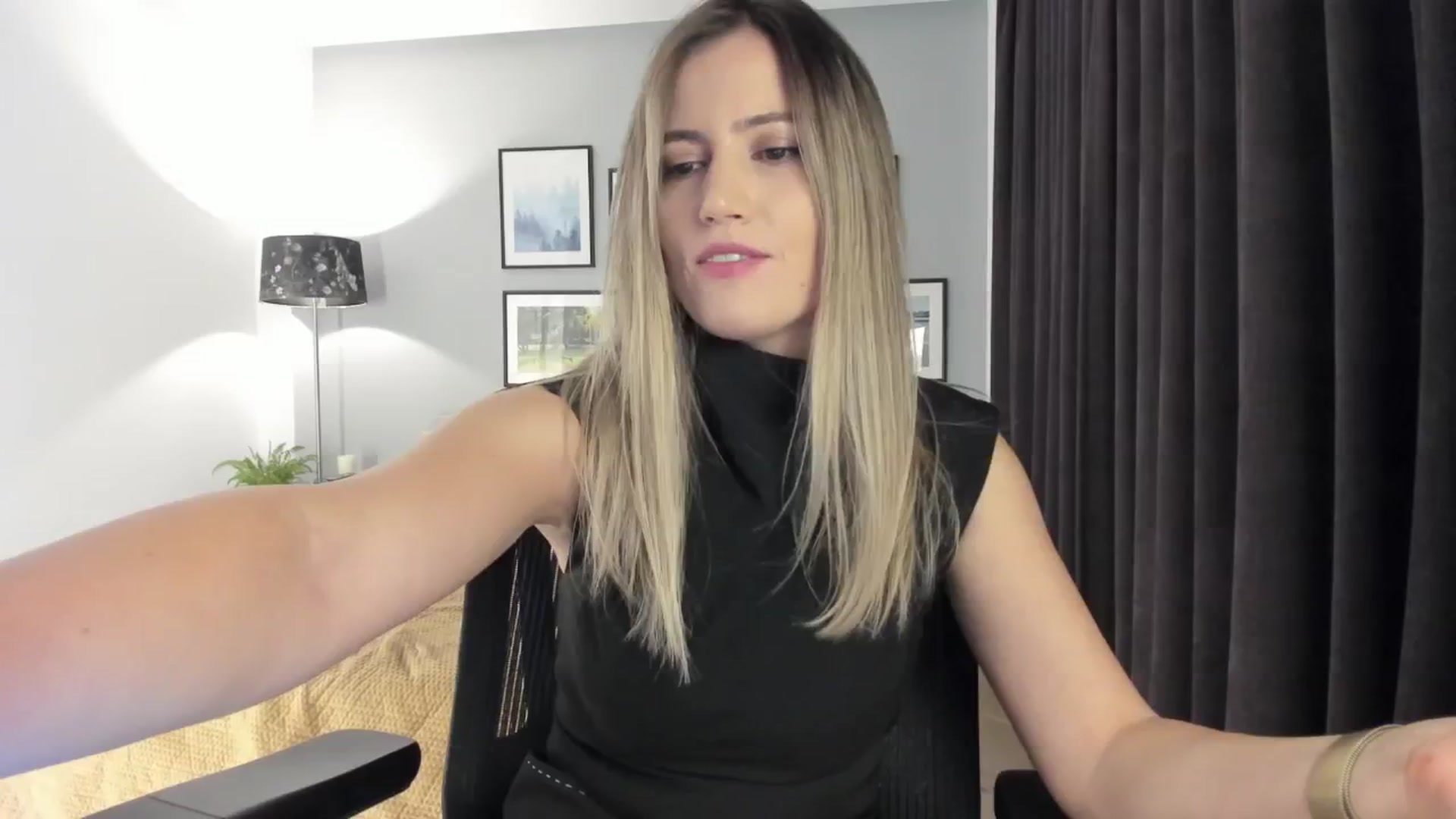 Gallery image thumbnail from happyendings_'s myfreecams stream on, 09/28/2025, 19:13 image 12 of 20