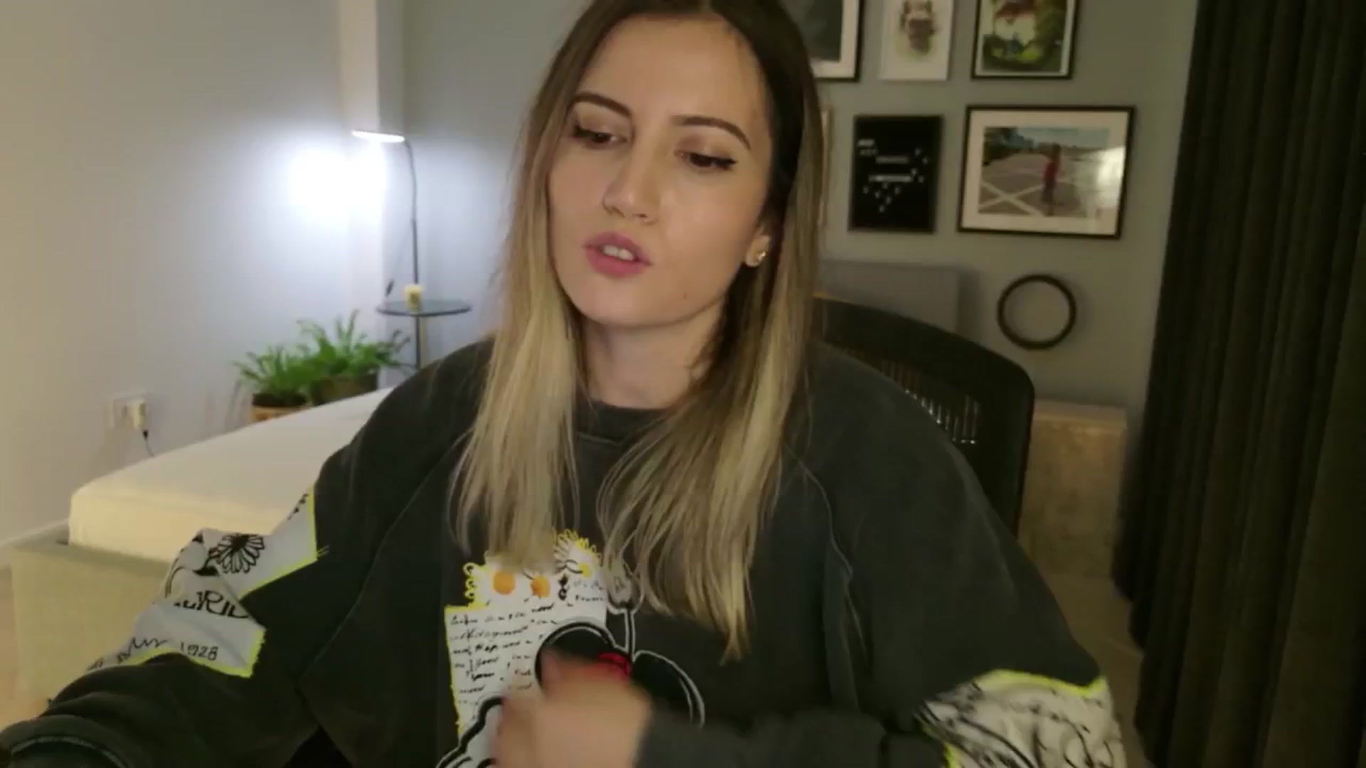 Gallery image thumbnail from happyendings_'s myfreecams stream on, 10/19/2025, 24:07 image 3 of 20