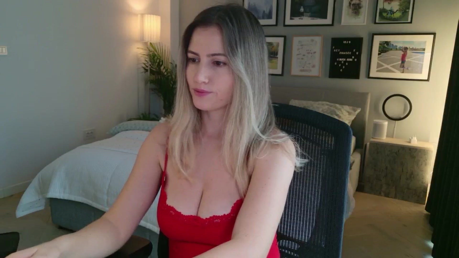 Gallery image thumbnail from happyendings_'s myfreecams stream on, 11/21/2025, 07:55 image 2 of 20